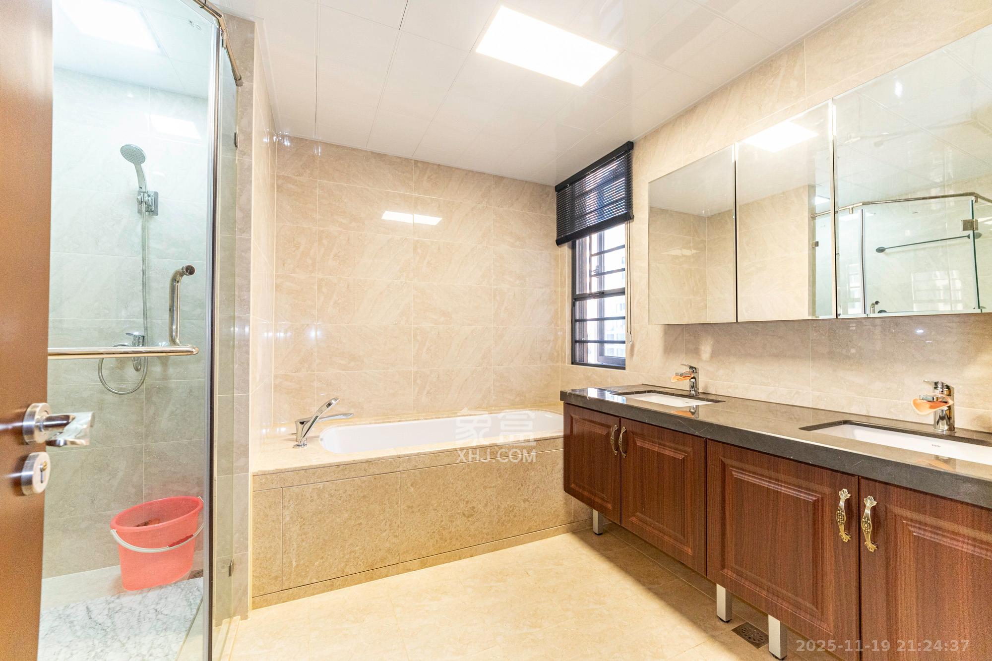 运达锦绣广场 6室2厅4卫 369.88万 运达锦绣广场 6室2厅4卫 369.88万卫生间