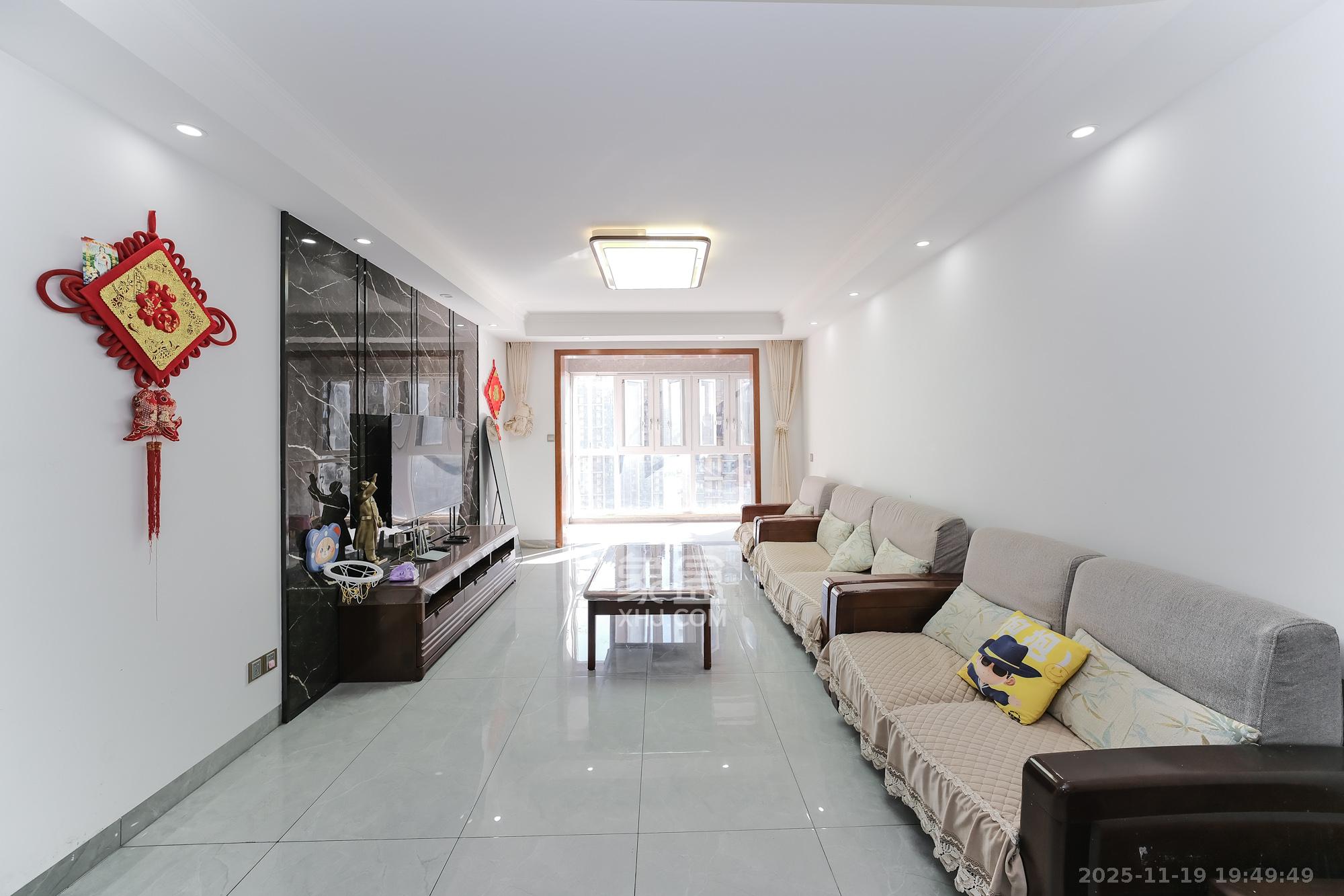 荣盛花语城 3室2厅1卫 100.0万 荣盛花语城 3室2厅1卫 100.0万客厅