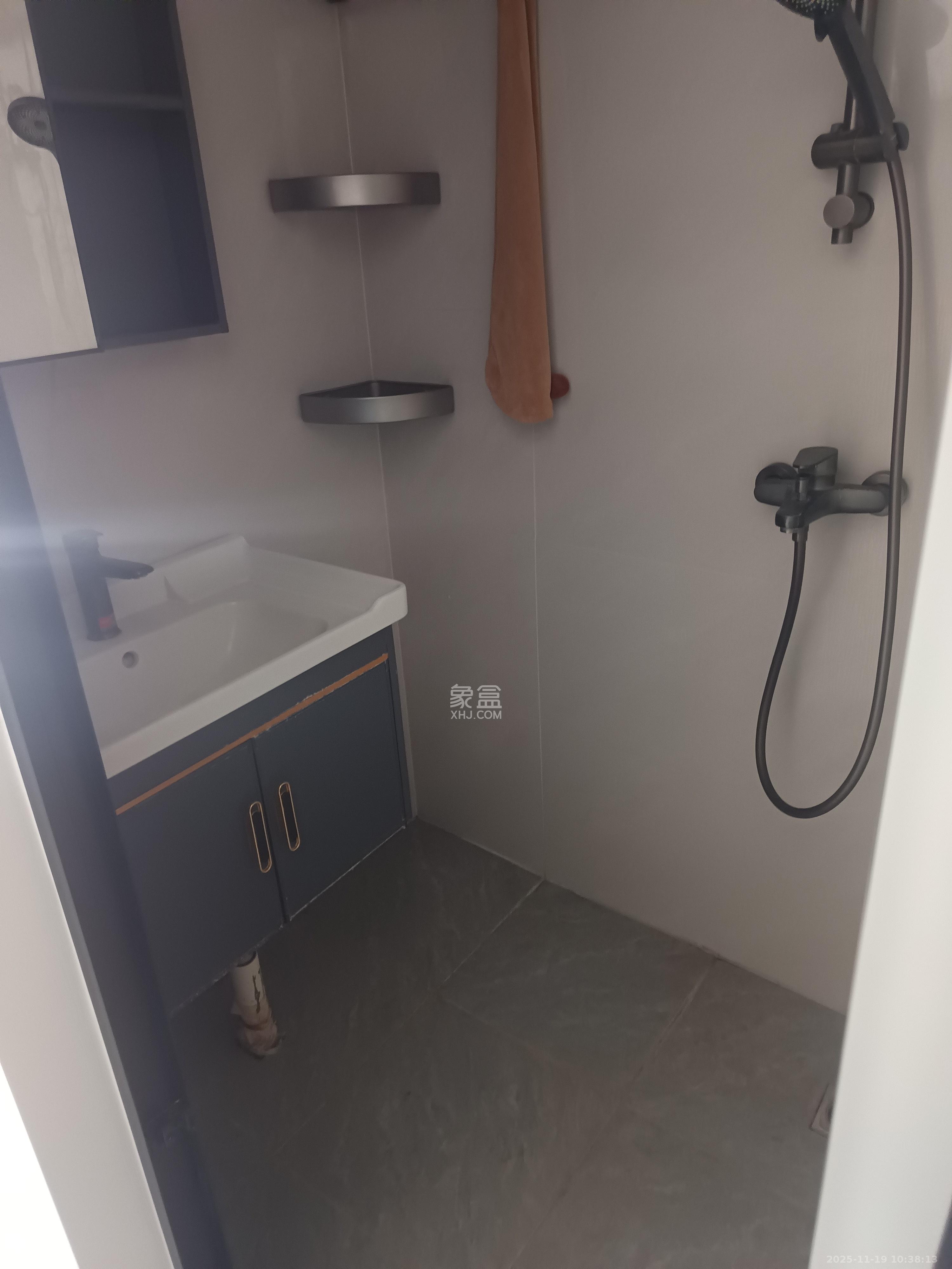 保利天禧EF区  1室1厅1卫    1500.0元/月室内图