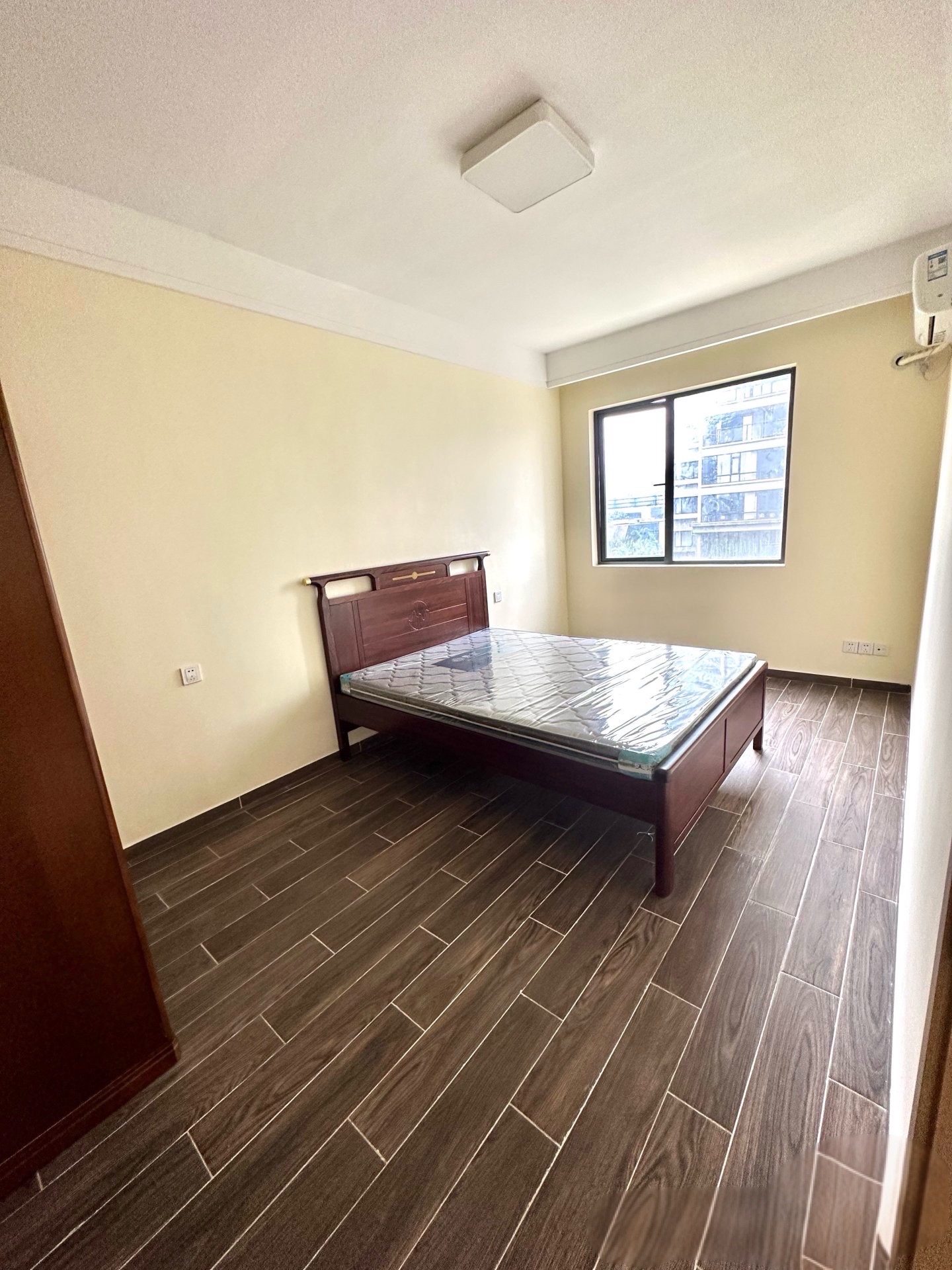 观澜湖新城 3室2厅2卫 3500.0元/月 观澜湖新城 3室2厅2卫 3500.0元/月室内图