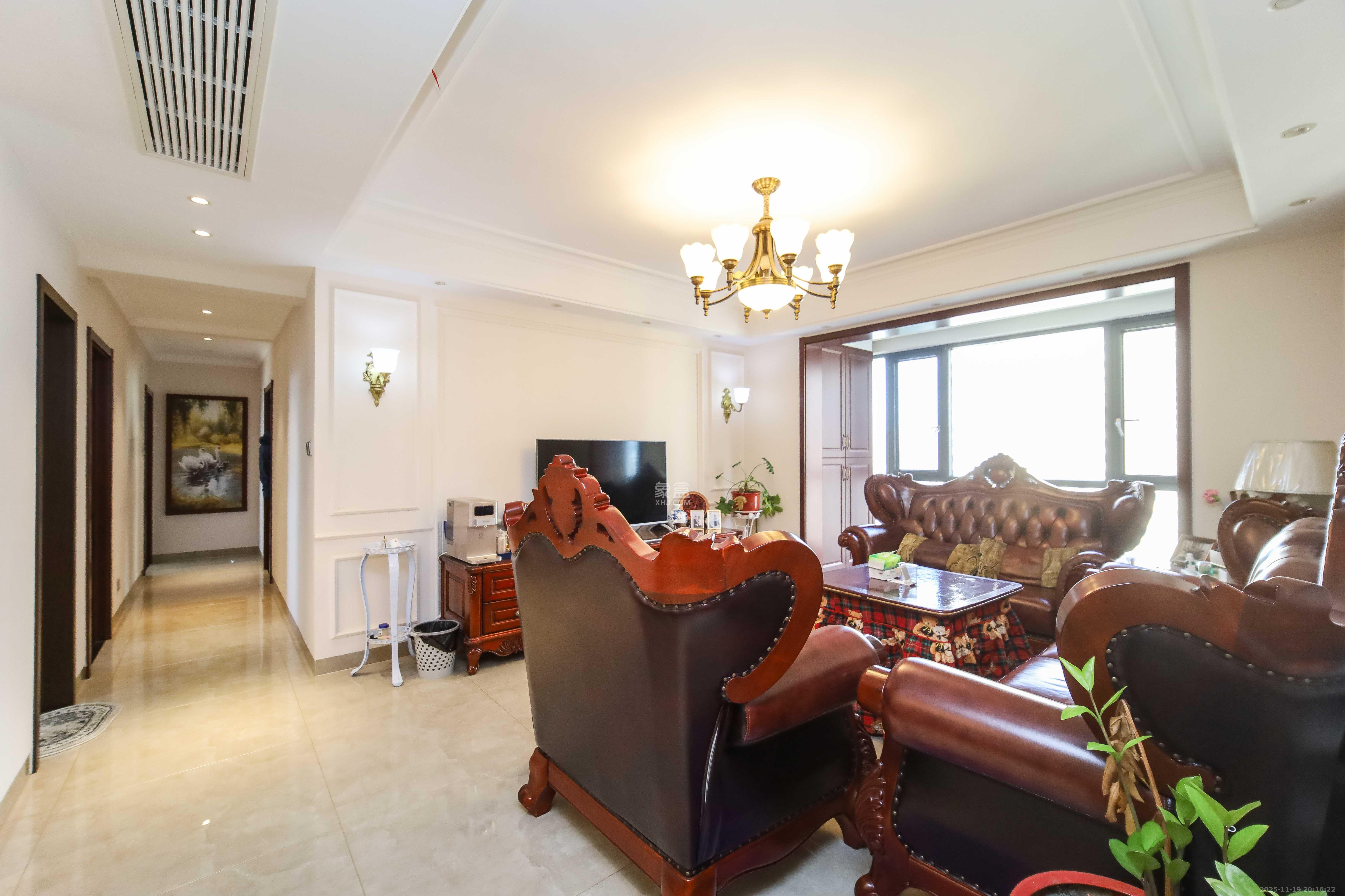 江河东澜湾  4室2厅2卫    132.0万客厅