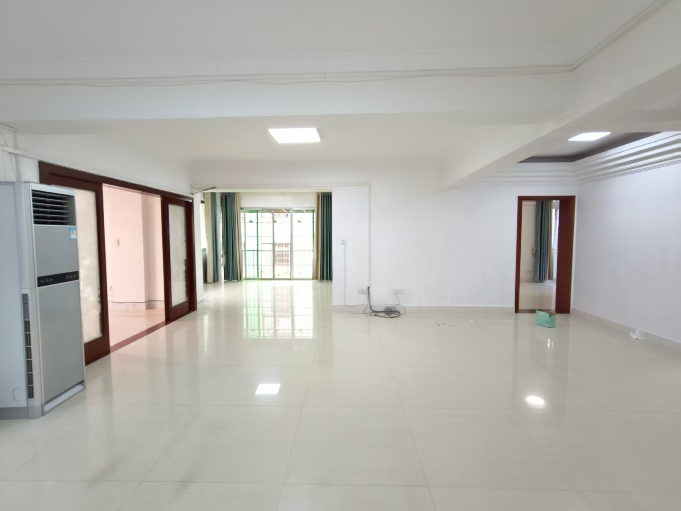 顺发新村  4室2厅1卫    3500.0元/月户型图