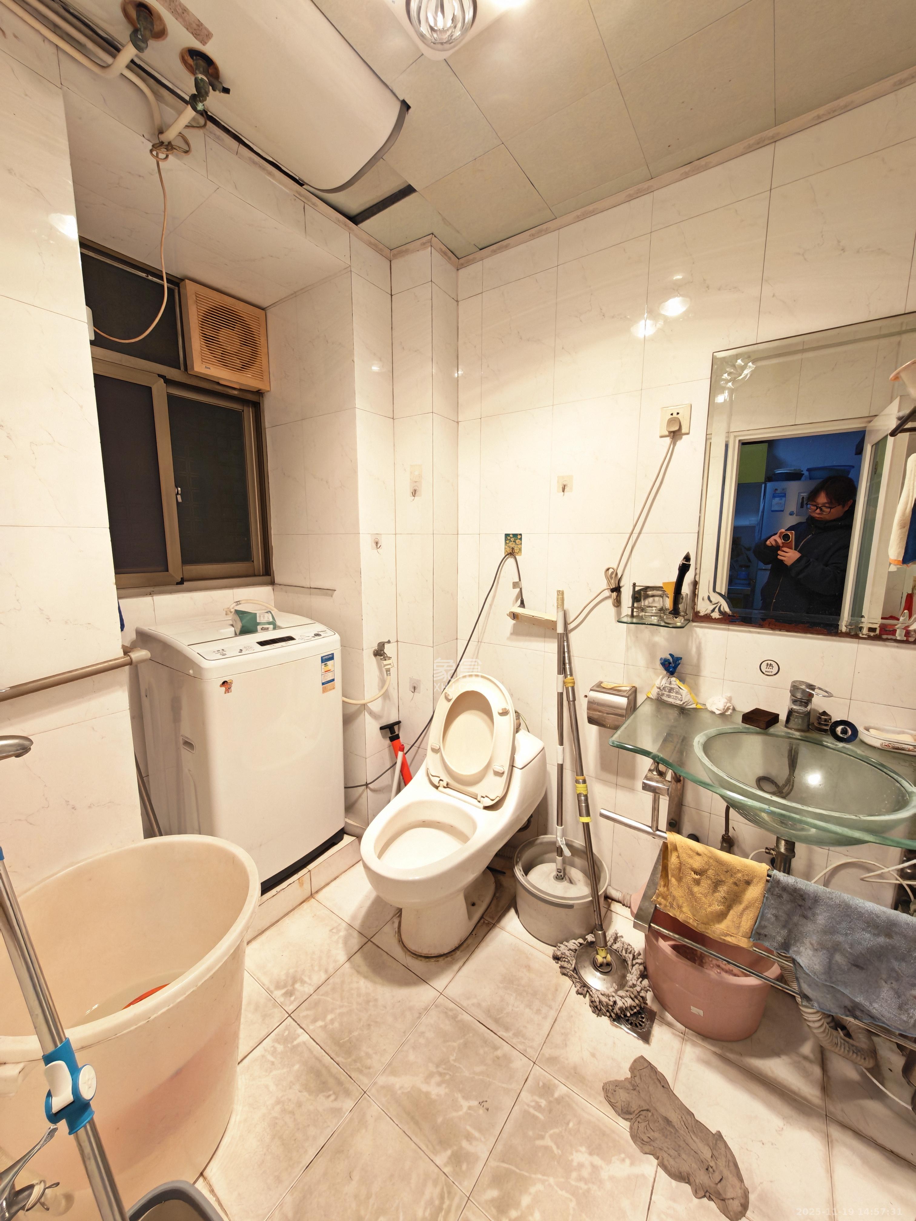 湖南省进出口集团公司宿舍(南湖市场宿舍) 3室1厅2卫 2500.0元/月 湖南省进出口集团公司宿舍(南湖市场宿舍) 3室1厅2卫 2500.0元/月室内图