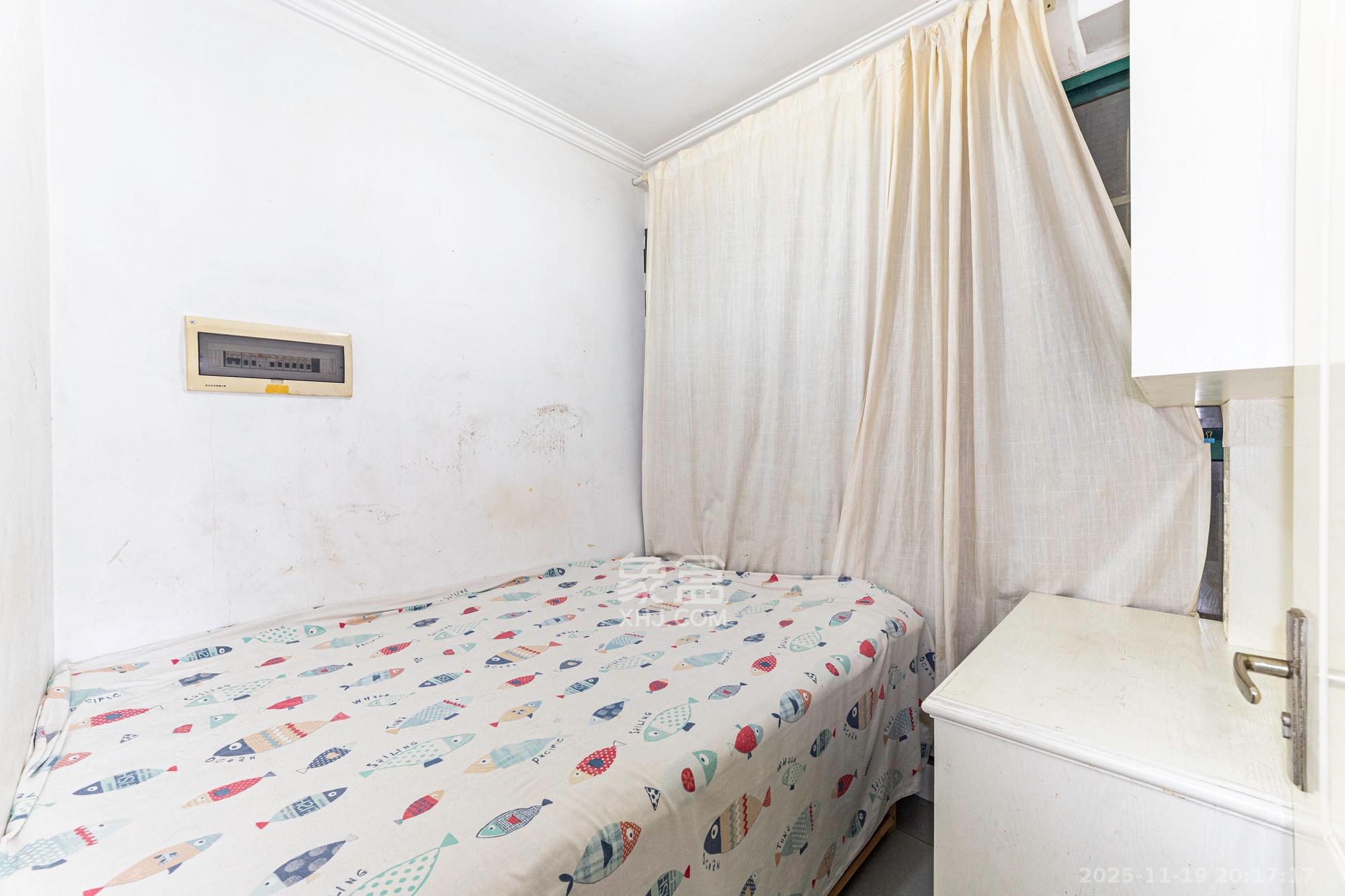 绿洲花园 3室2厅2卫 62.0万 绿洲花园 3室2厅2卫 62.0万卧室