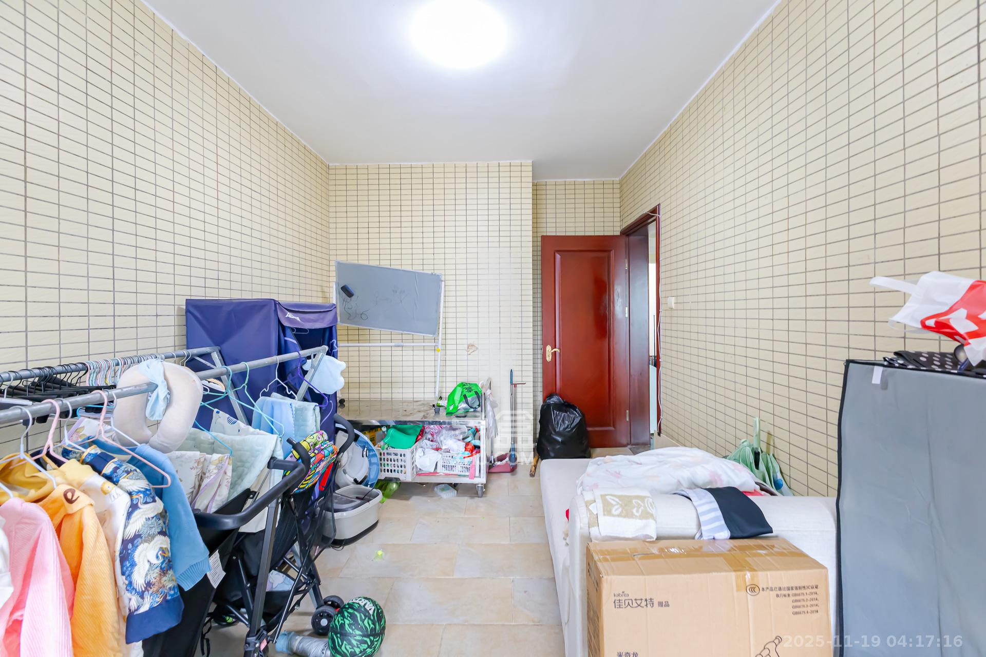 恒大名都 4室2厅2卫 100.0万 恒大名都 4室2厅2卫 100.0万卧室