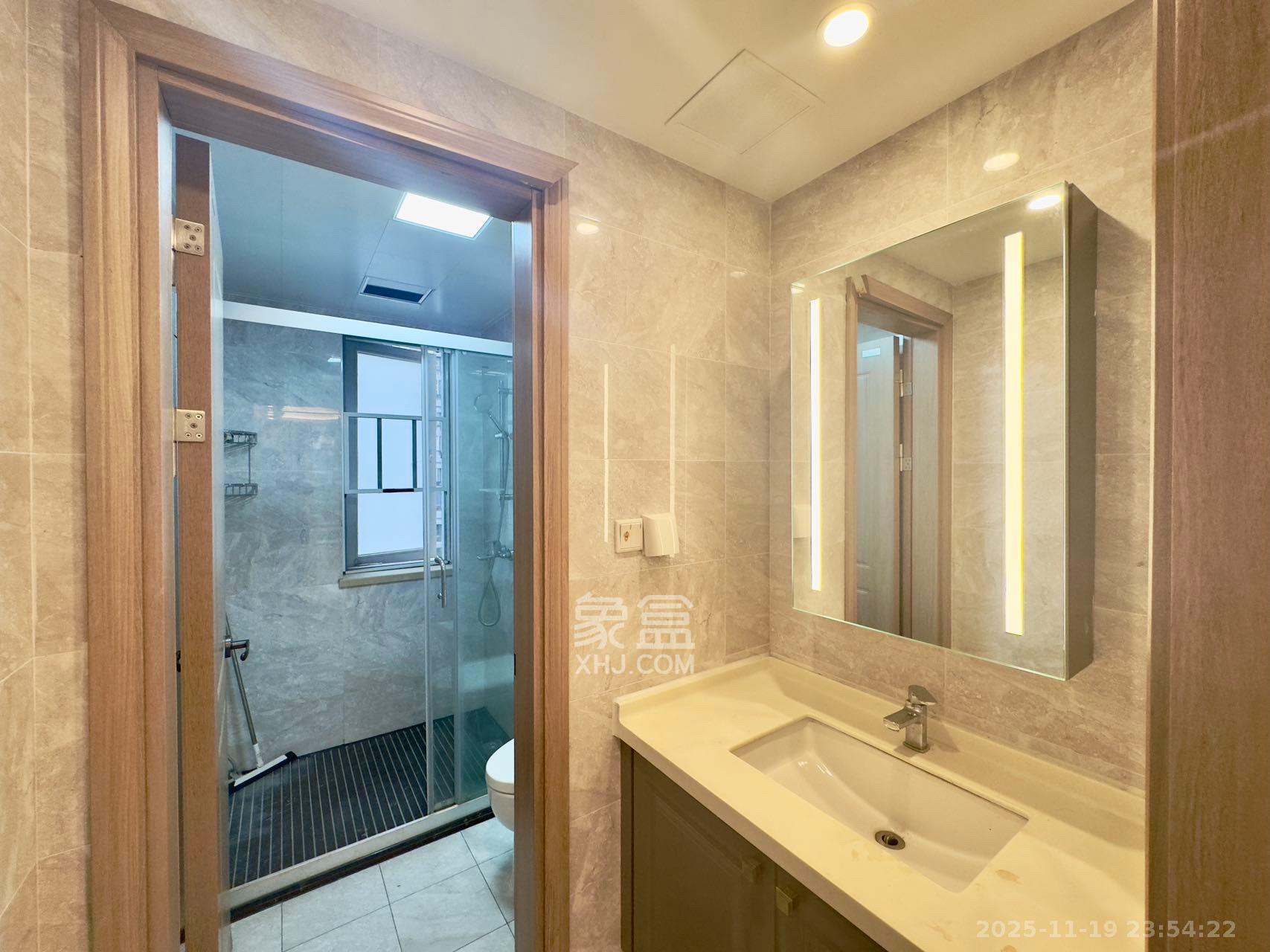 金地铂悦  4室2厅2卫    3000.0元/月室内图