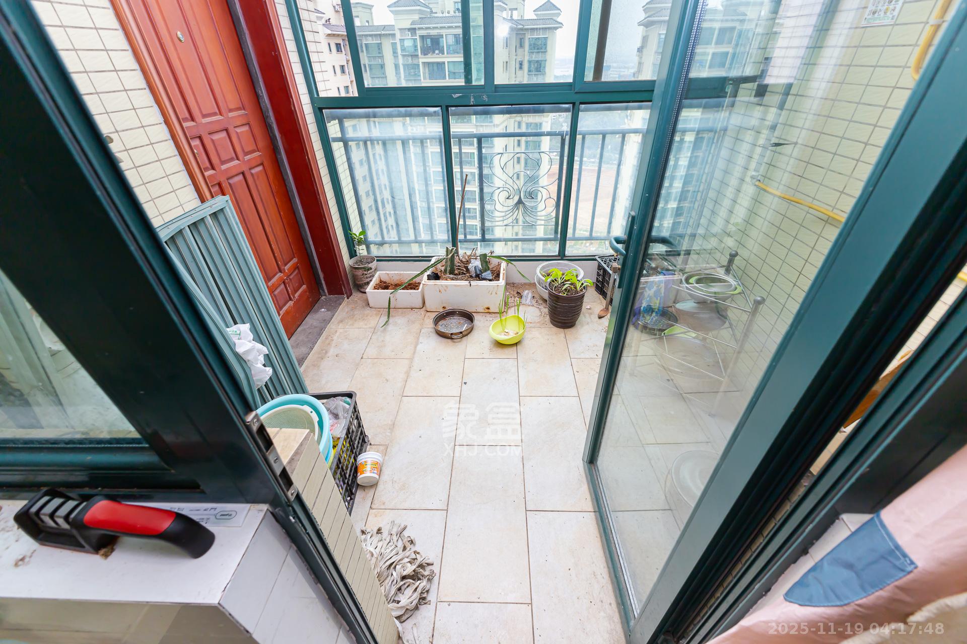 恒大名都 4室2厅2卫 100.0万 恒大名都 4室2厅2卫 100.0万阳台