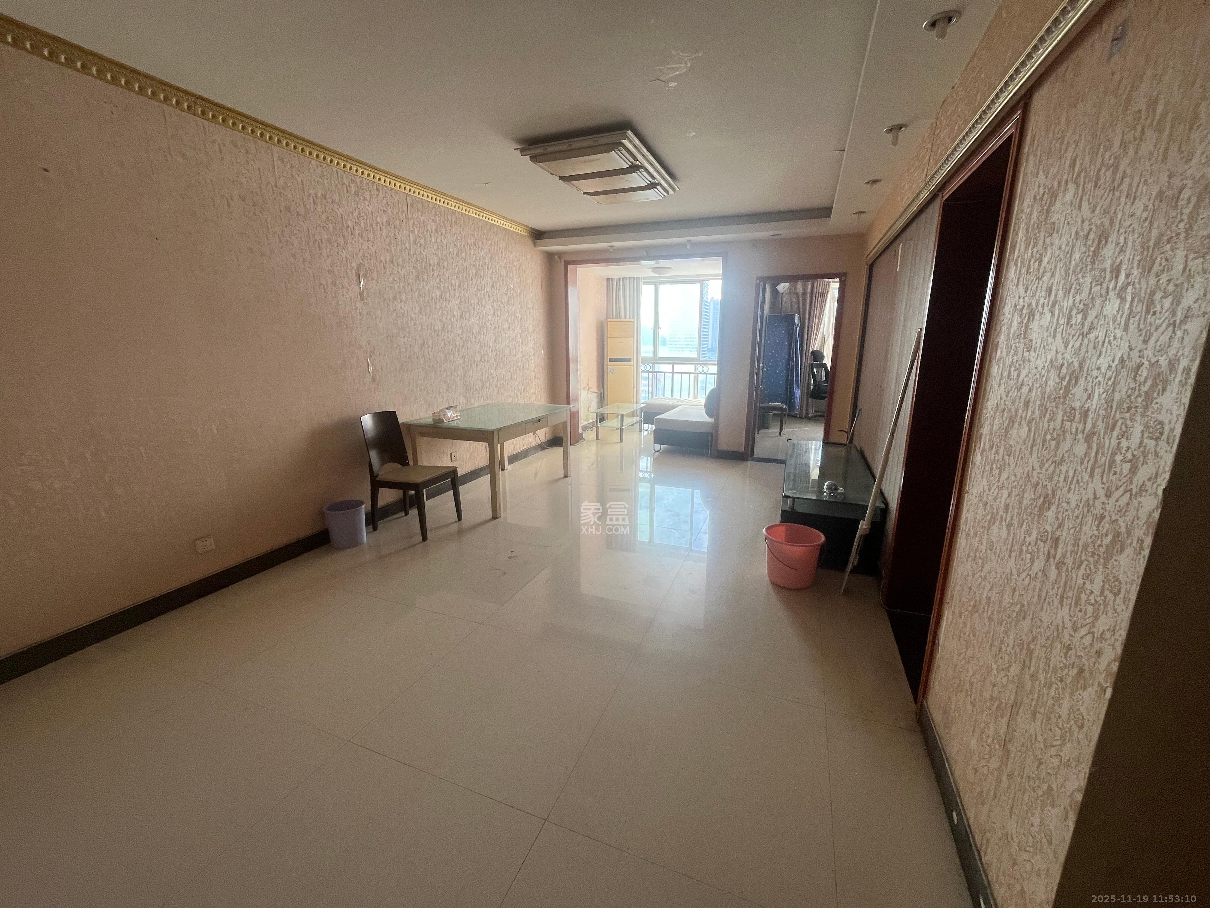 高桥现代商贸城  2室2厅1卫    2000.0元/月