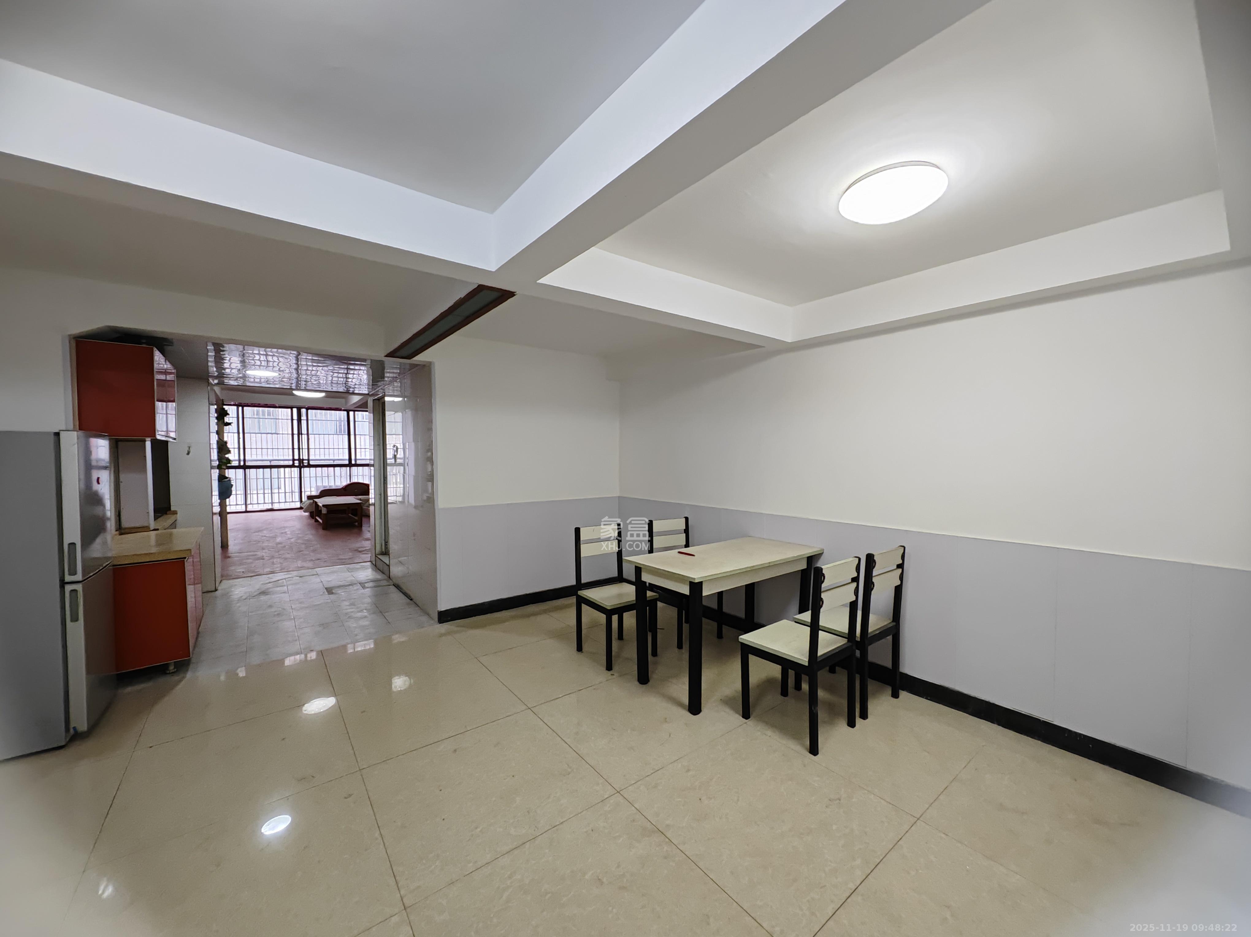 QQ生活馆  2室1厅1卫    2200.0元/月