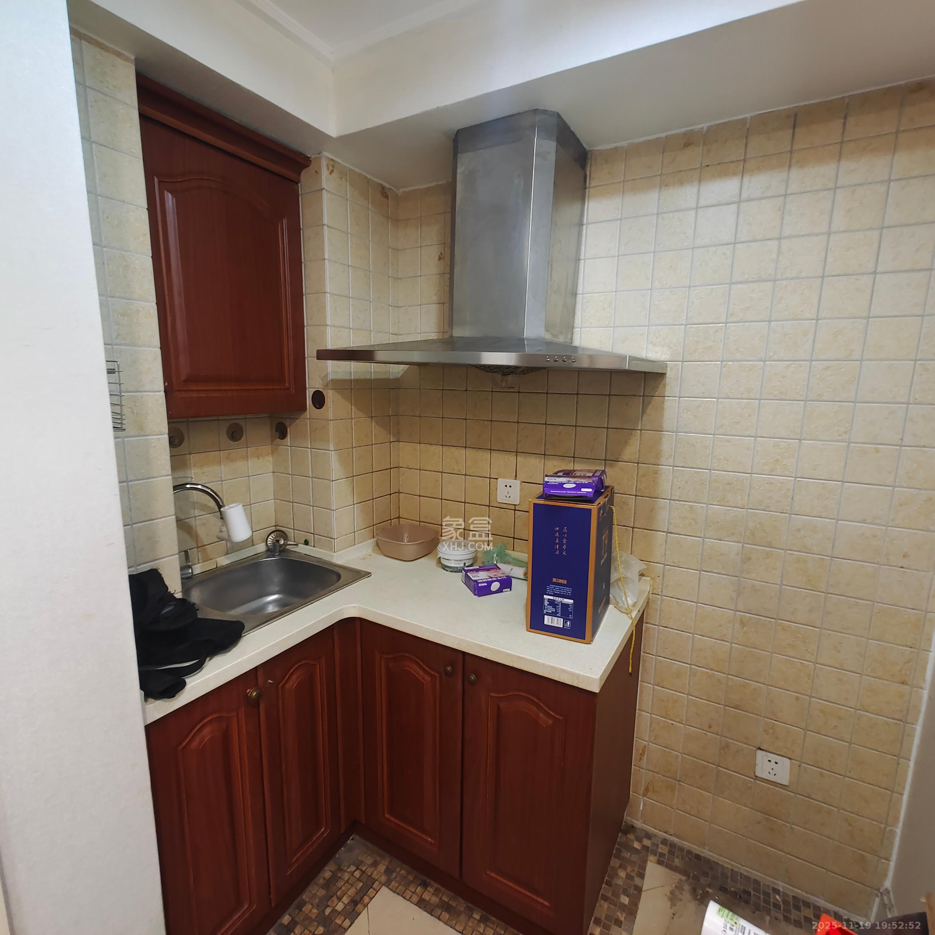 郡原广场  1室1厅1卫    1700.0元/月室内图