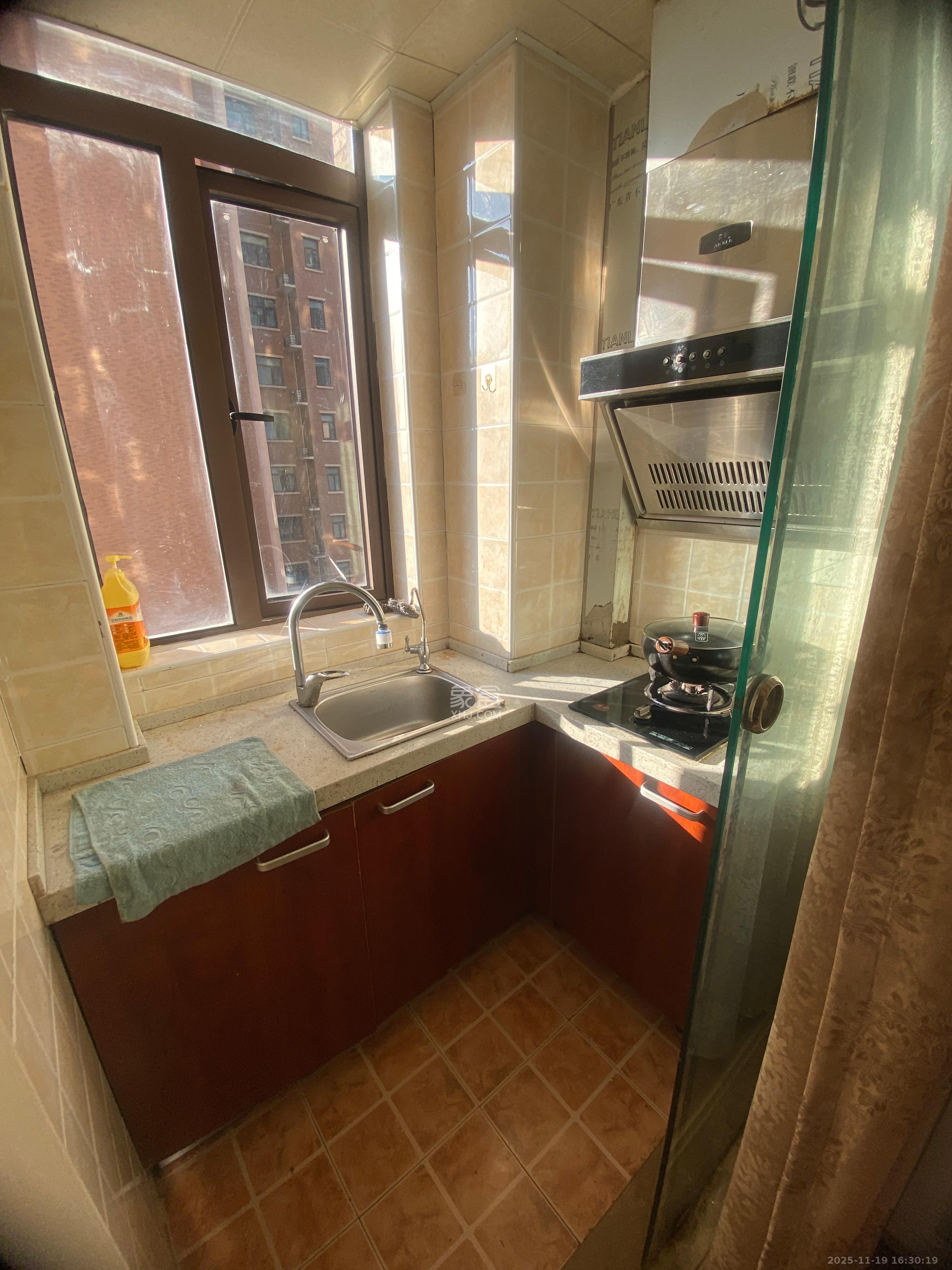 水岸世景  1室1厅1卫    900.0元/月室内图