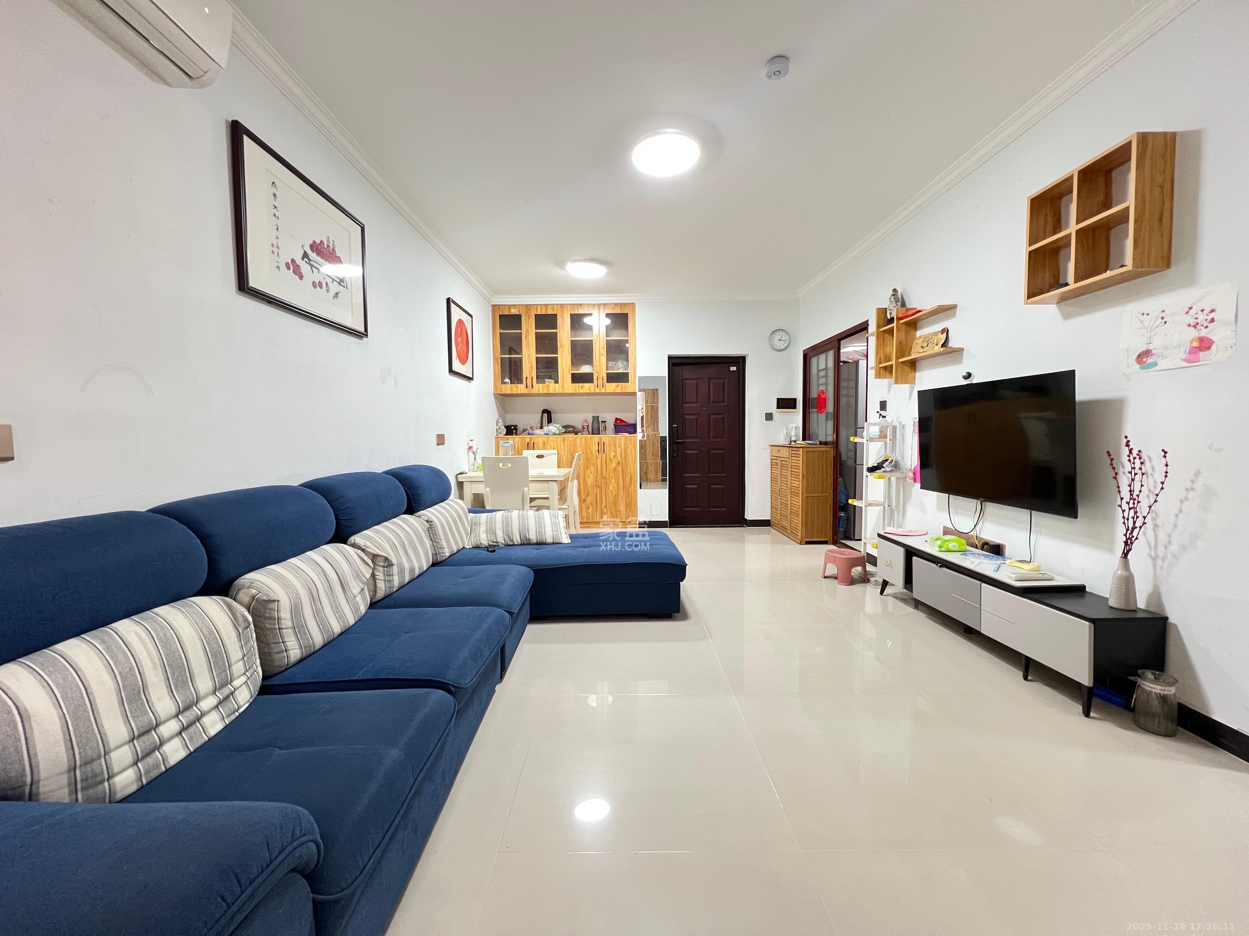 绿地之窗  3室1厅1卫    2000.0元/月