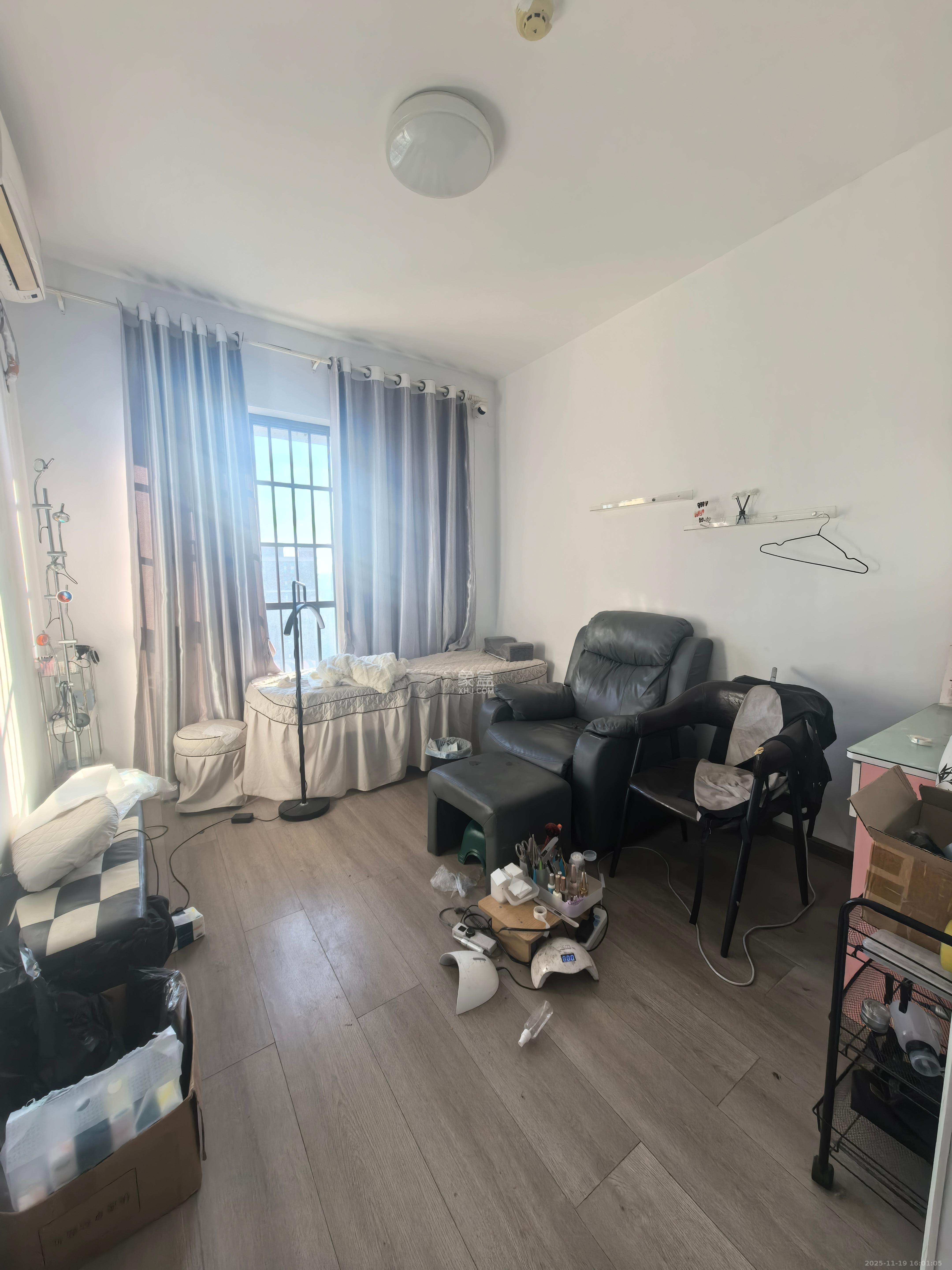 华润五彩城  2室2厅1卫    1800.0元/月室内图