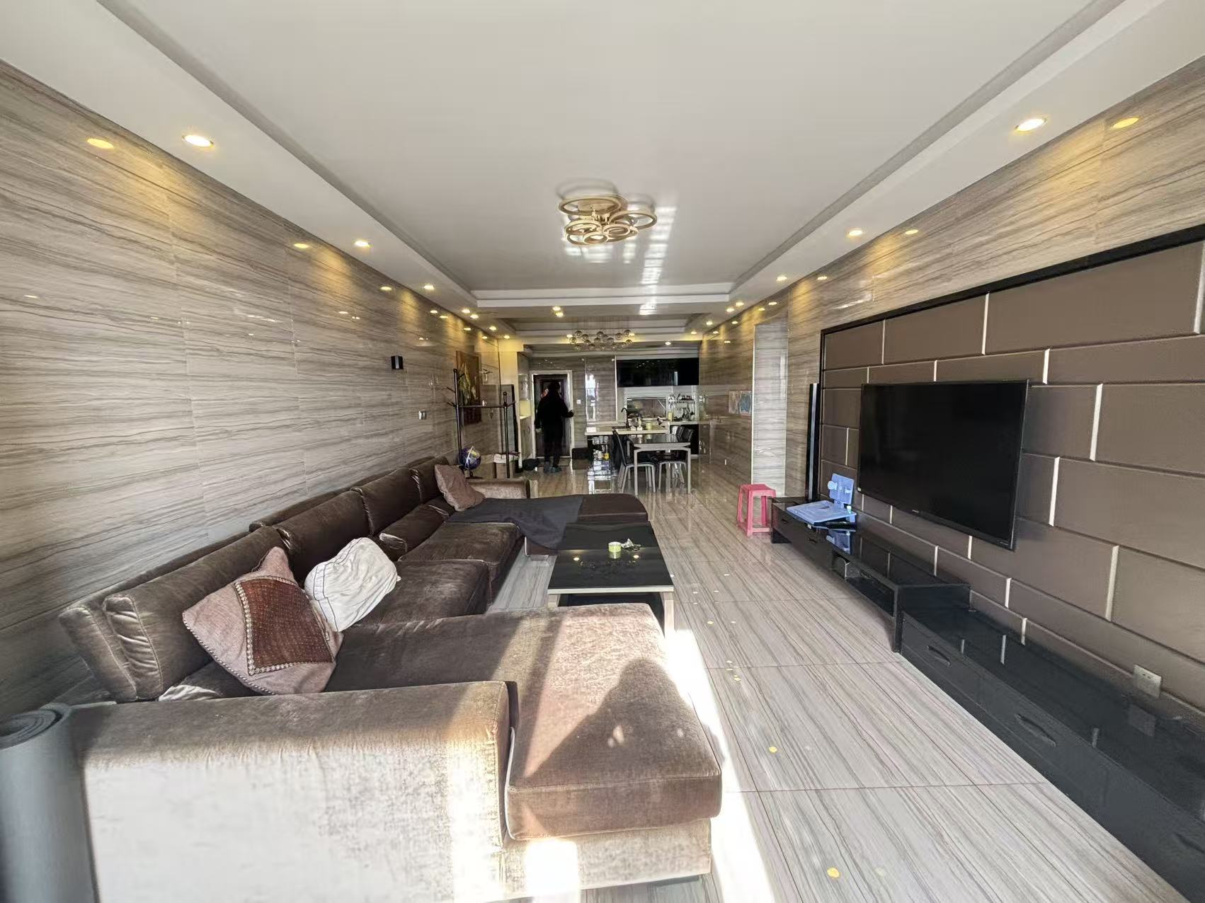 近水楼台  3室2厅2卫    65.0万