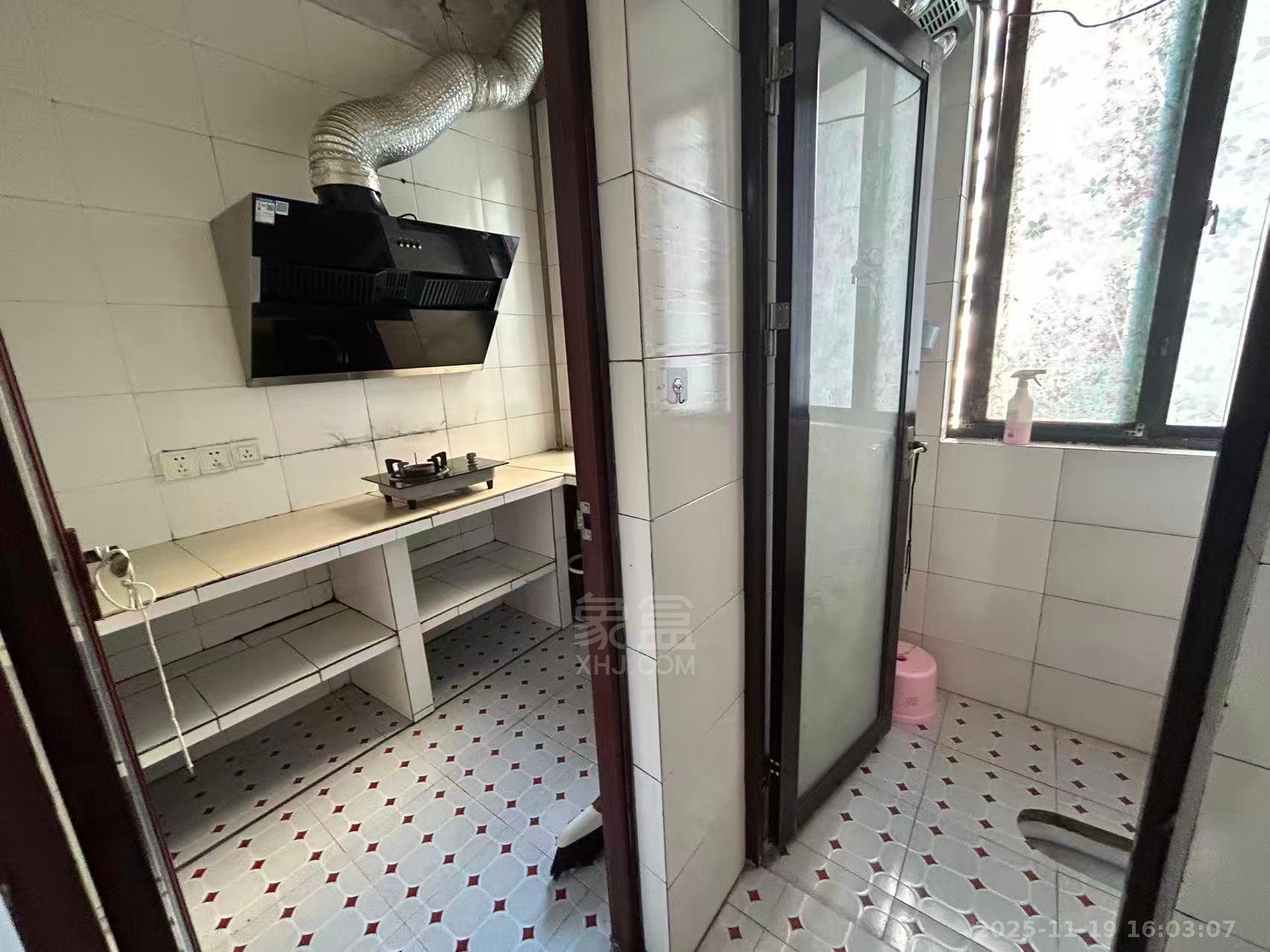 城市风景  2室2厅1卫    1400.0元/月室内图