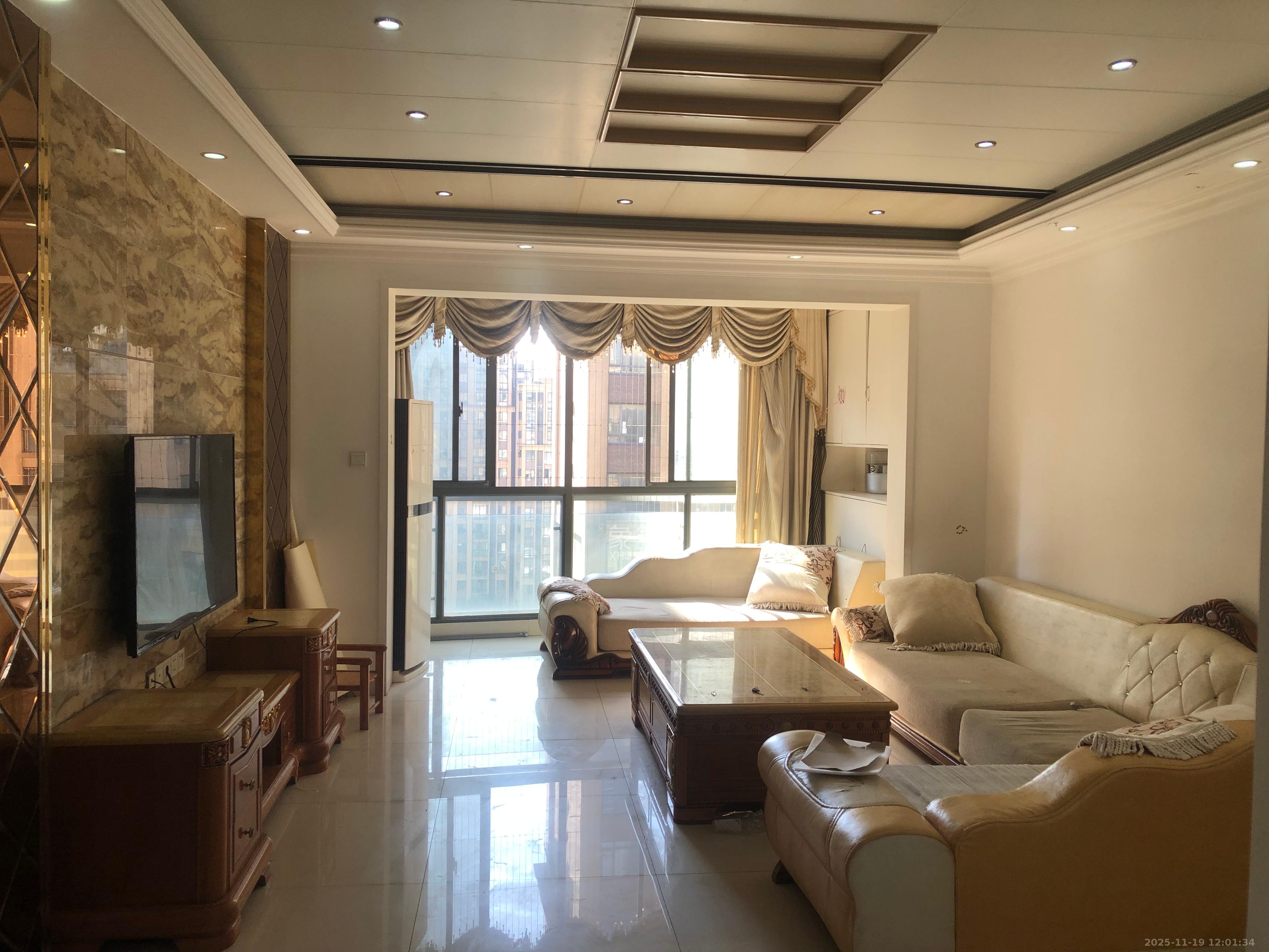 新华都万家城  3室2厅2卫    2200.0元/月