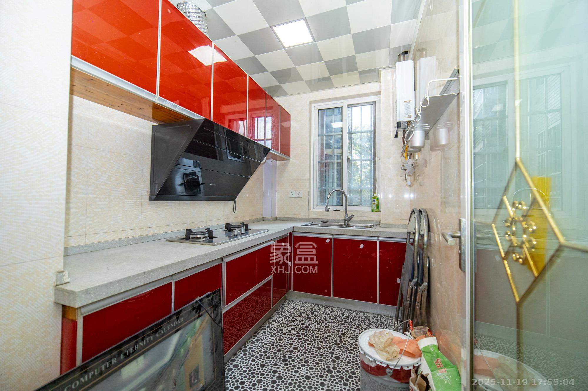 楚天世纪城东苑 1室2厅1卫 49.8万 楚天世纪城东苑 1室2厅1卫 49.8万厨房