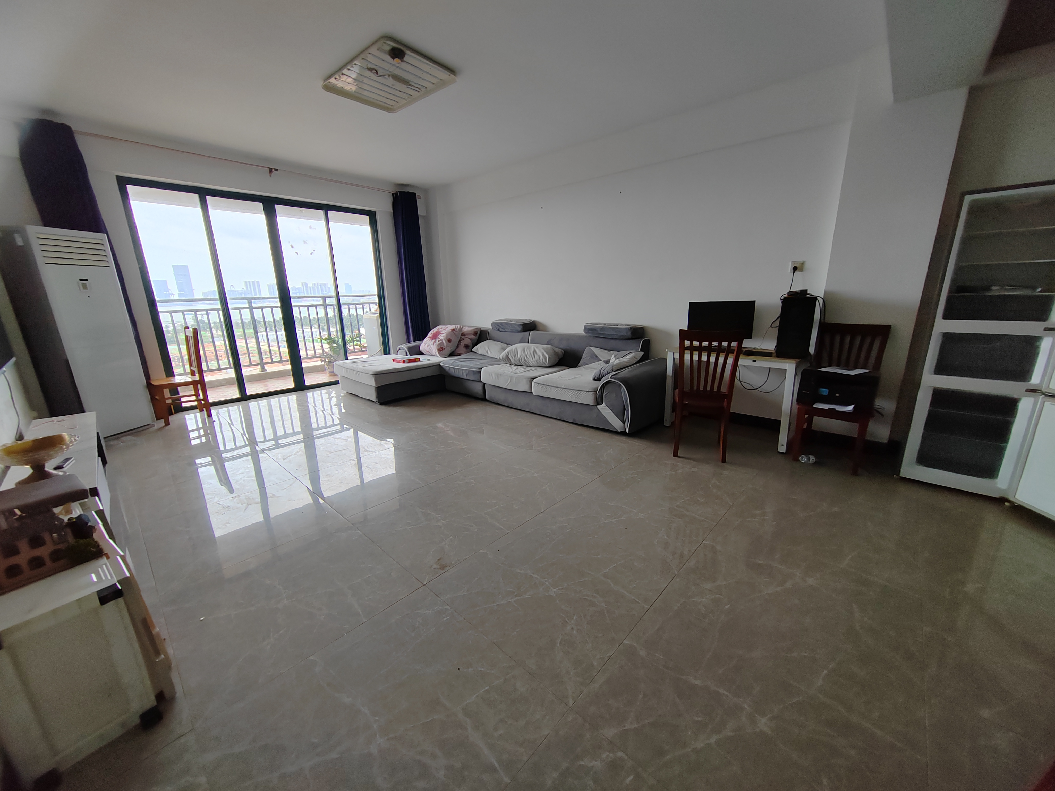 通华小区 2室2厅1卫 2400.0元/月 通华小区 2室2厅1卫 2400.0元/月室内图