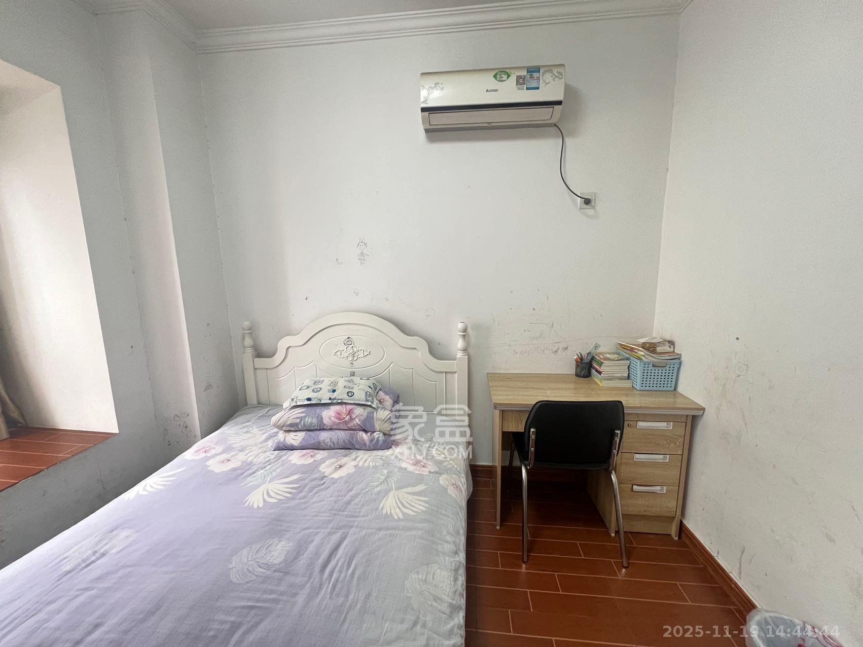 上河国际C区  3室2厅2卫    2700.0元/月室内图