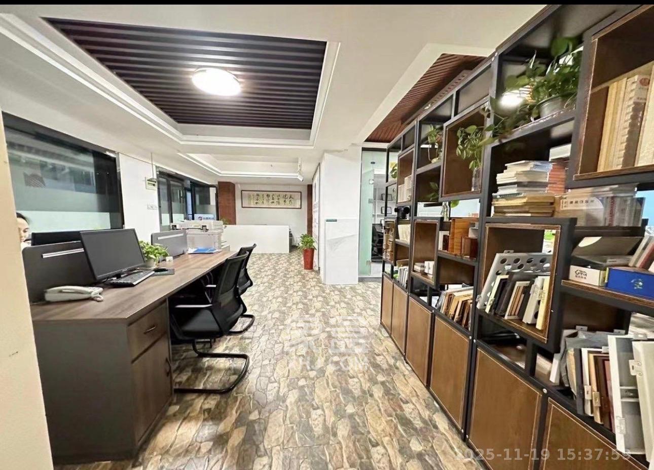 长房中庭国际(东郡华蓉广场) 1室0厅0卫 9000.0元/月 长房中庭国际(东郡华蓉广场) 1室0厅0卫 9000.0元/月室内图