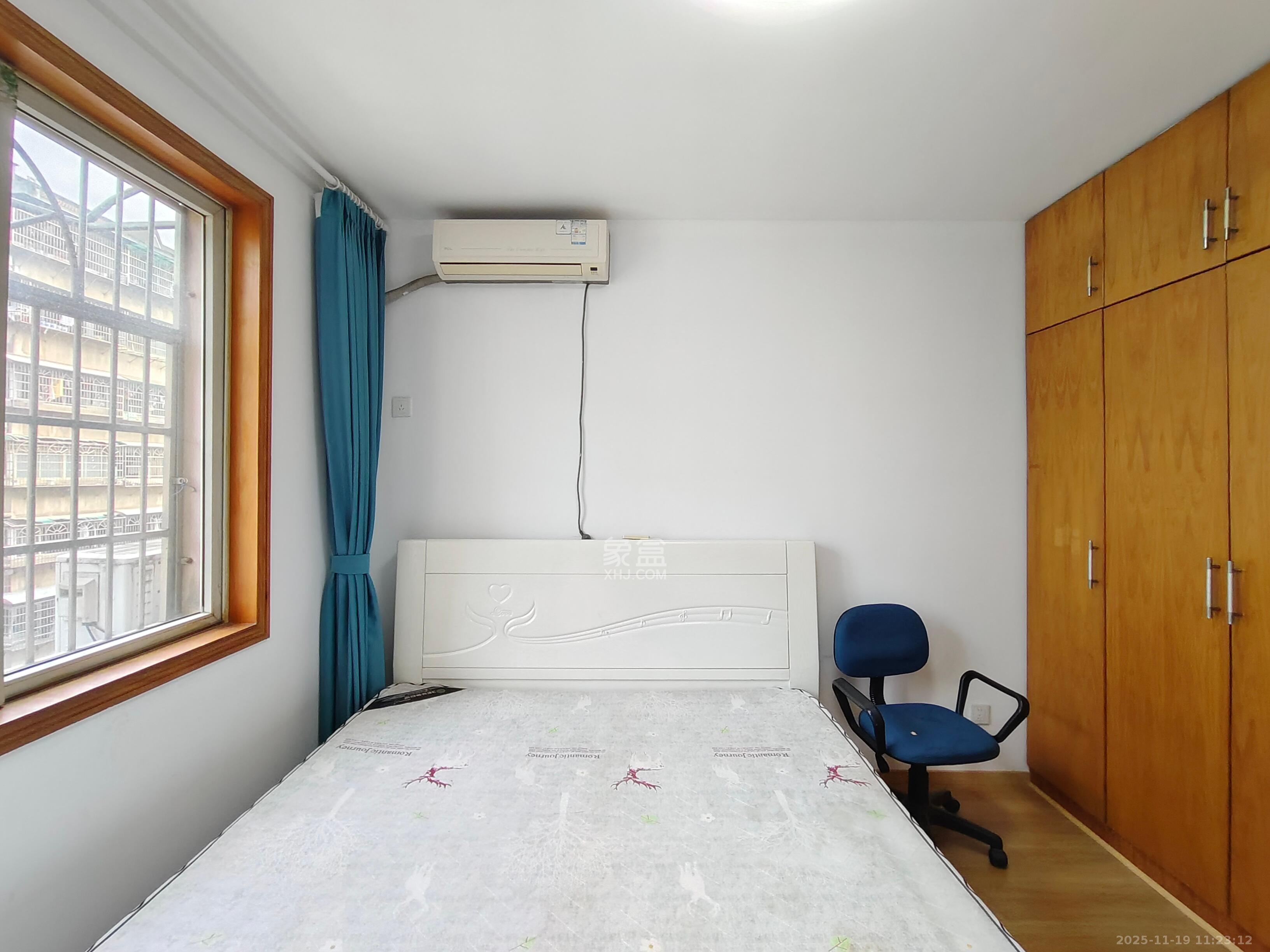 新桥小区  3室2厅2卫    2000.0元/月室内图