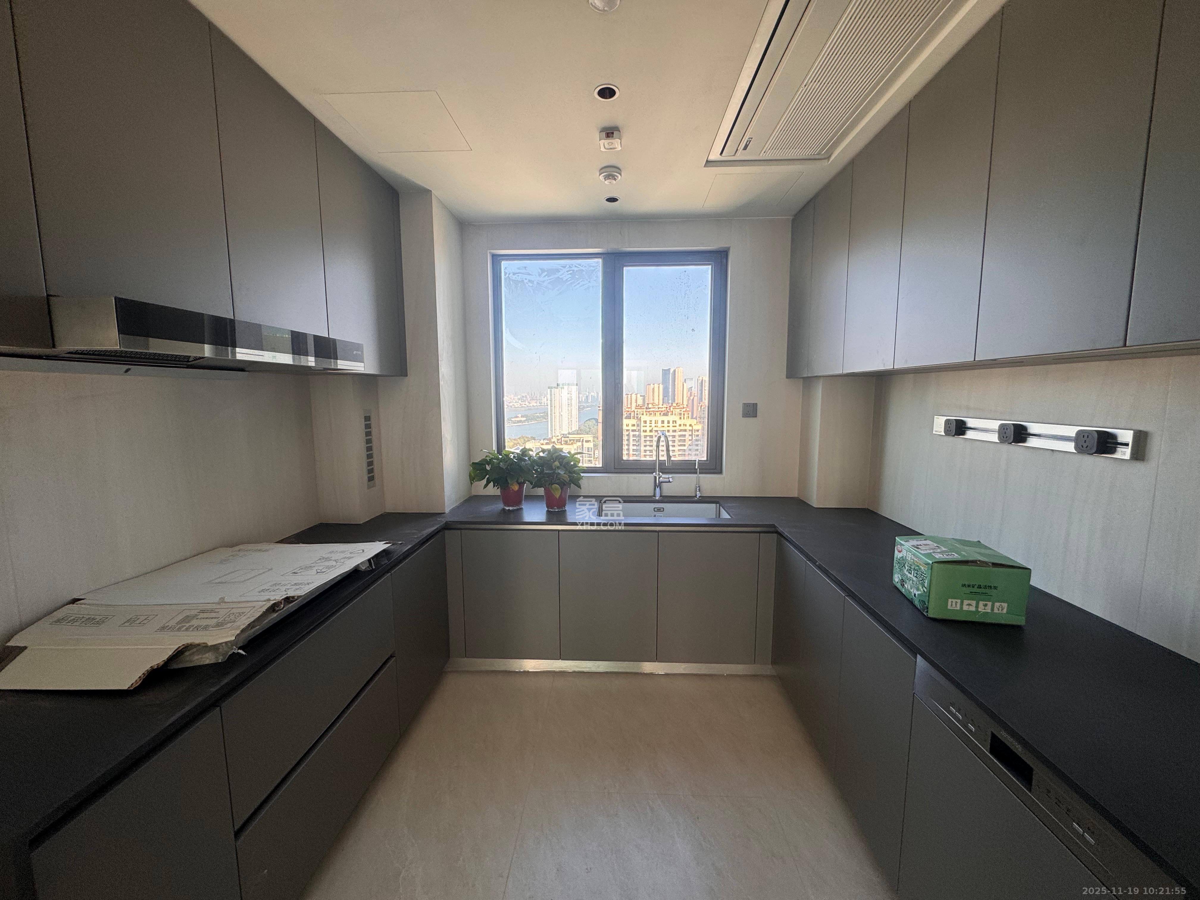 中海阅湘台  4室2厅3卫    13000.0元/月室内图