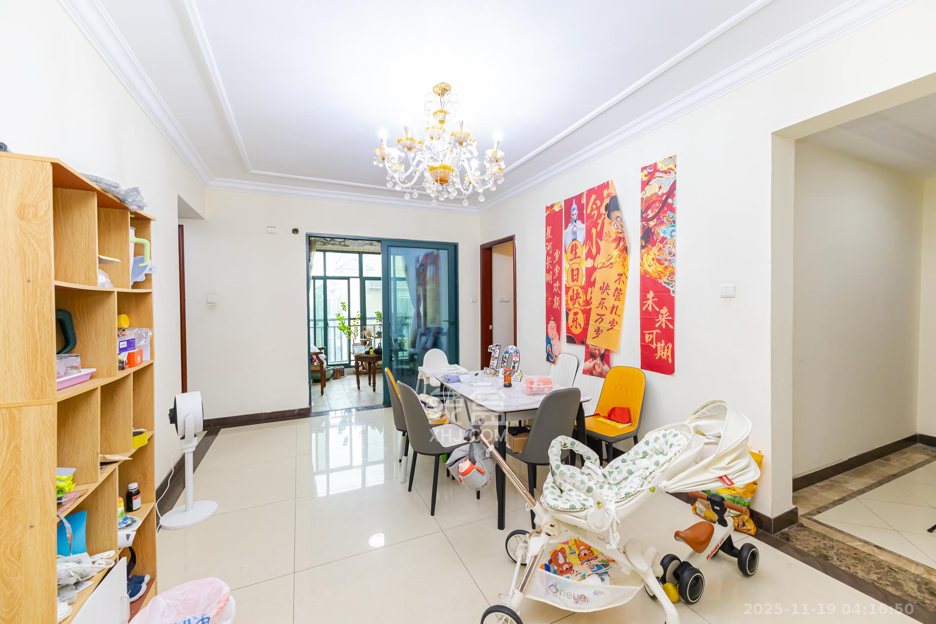 恒大名都  4室2厅2卫    100.0万客厅