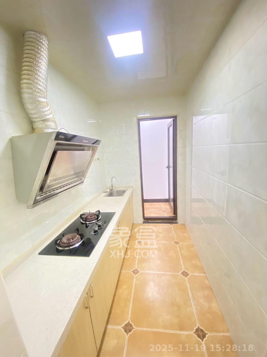 卓越蔚蓝城邦 3室2厅1卫 1800.0元/月 卓越蔚蓝城邦 3室2厅1卫 1800.0元/月室内图