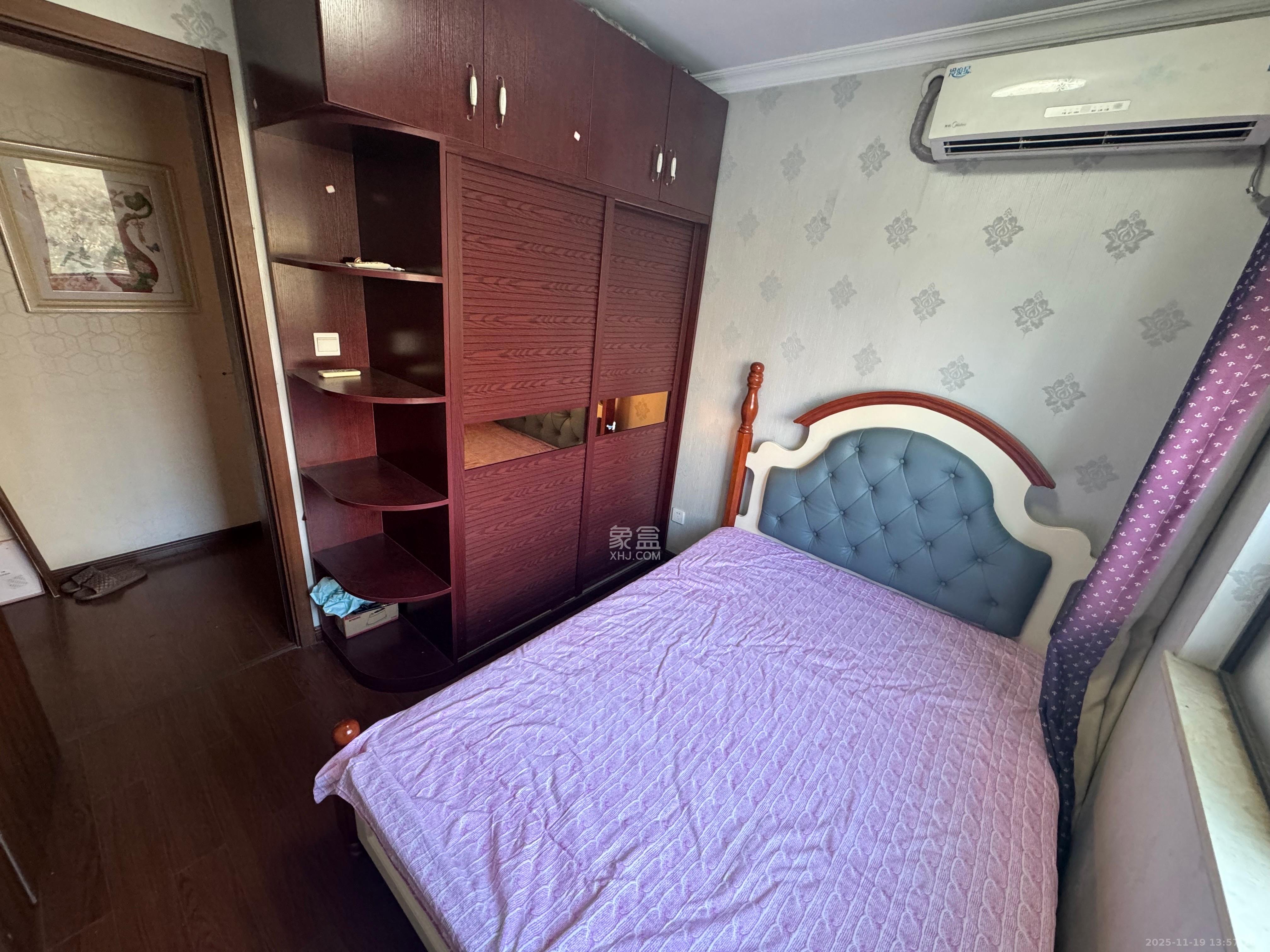 万科城 3室2厅2卫 2400.0元/月 万科城 3室2厅2卫 2400.0元/月室内图