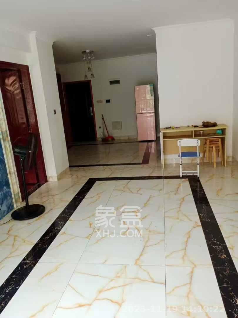 丽发新城 2室2厅1卫 1600.0元/月 丽发新城 2室2厅1卫 1600.0元/月室内图