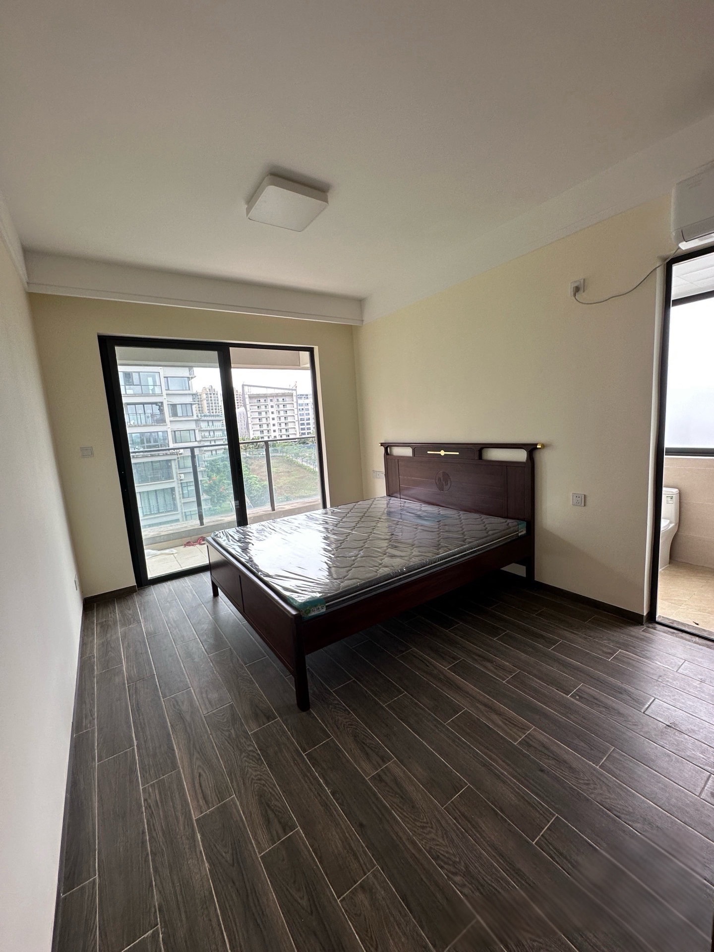 观澜湖新城 3室2厅2卫 3500.0元/月 观澜湖新城 3室2厅2卫 3500.0元/月室内图