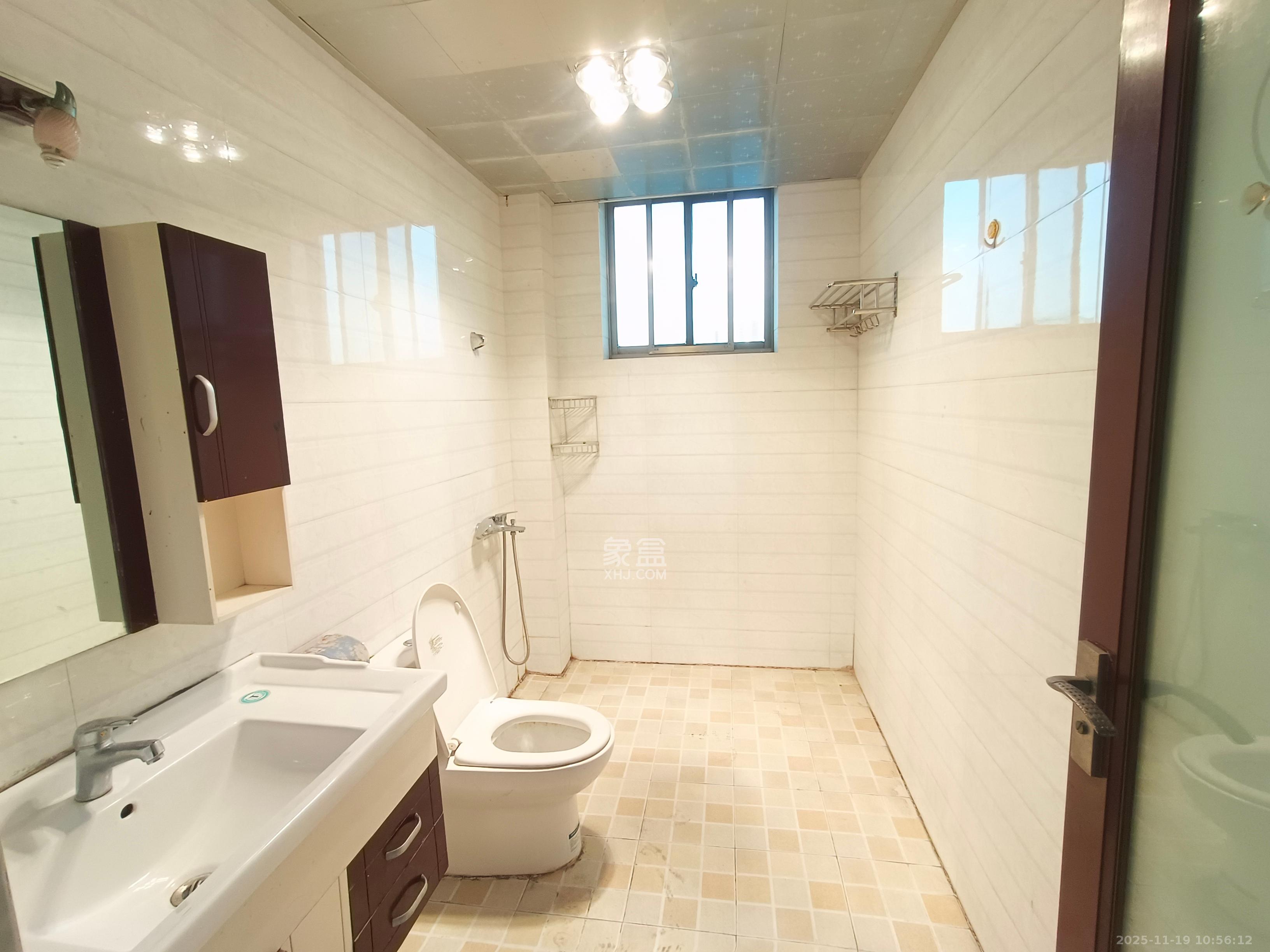 时代天骄  4室2厅2卫    2300.0元/月室内图