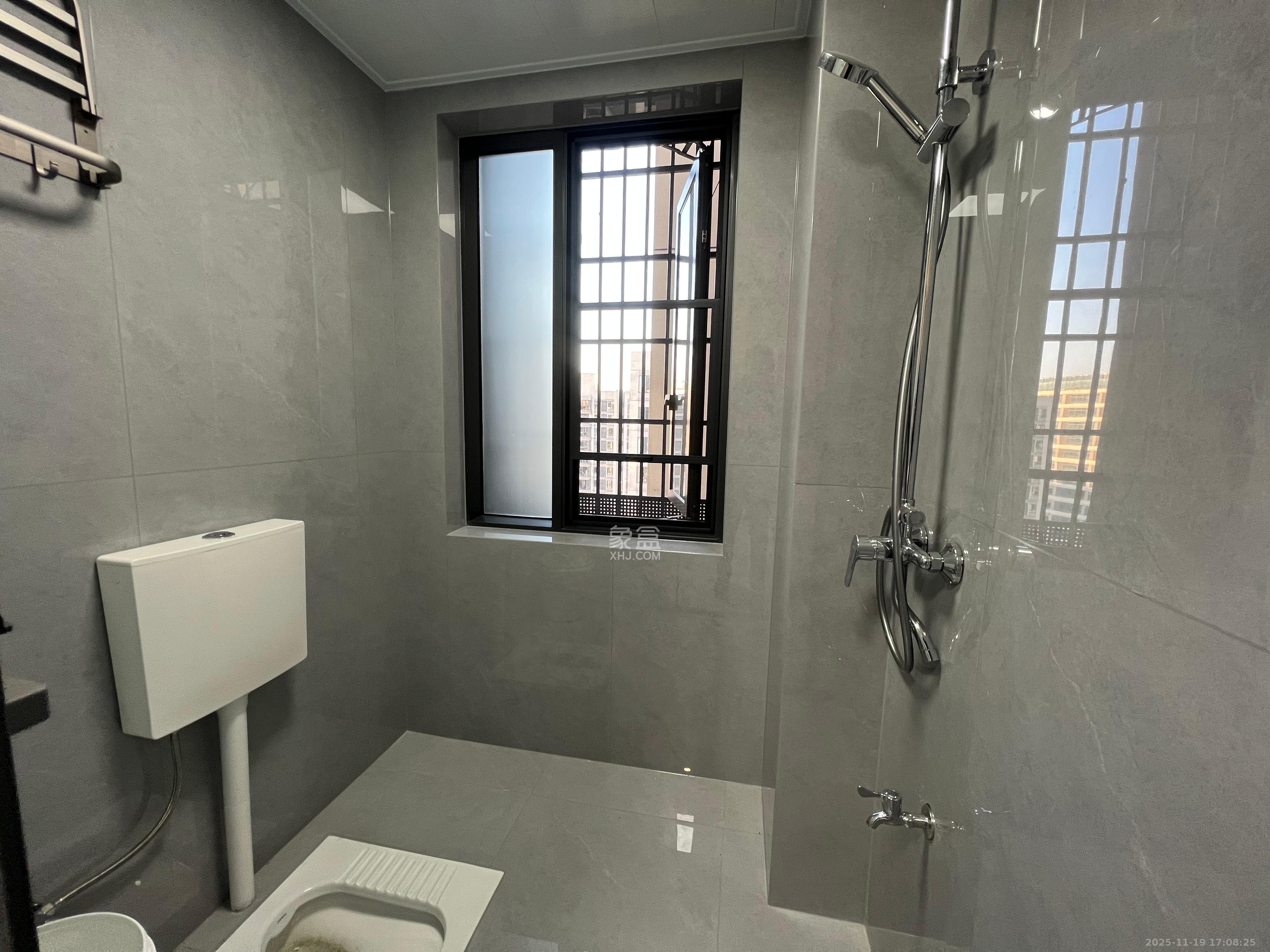 惟智园安置小区 3室2厅2卫 2700.0元/月 惟智园安置小区 3室2厅2卫 2700.0元/月室内图