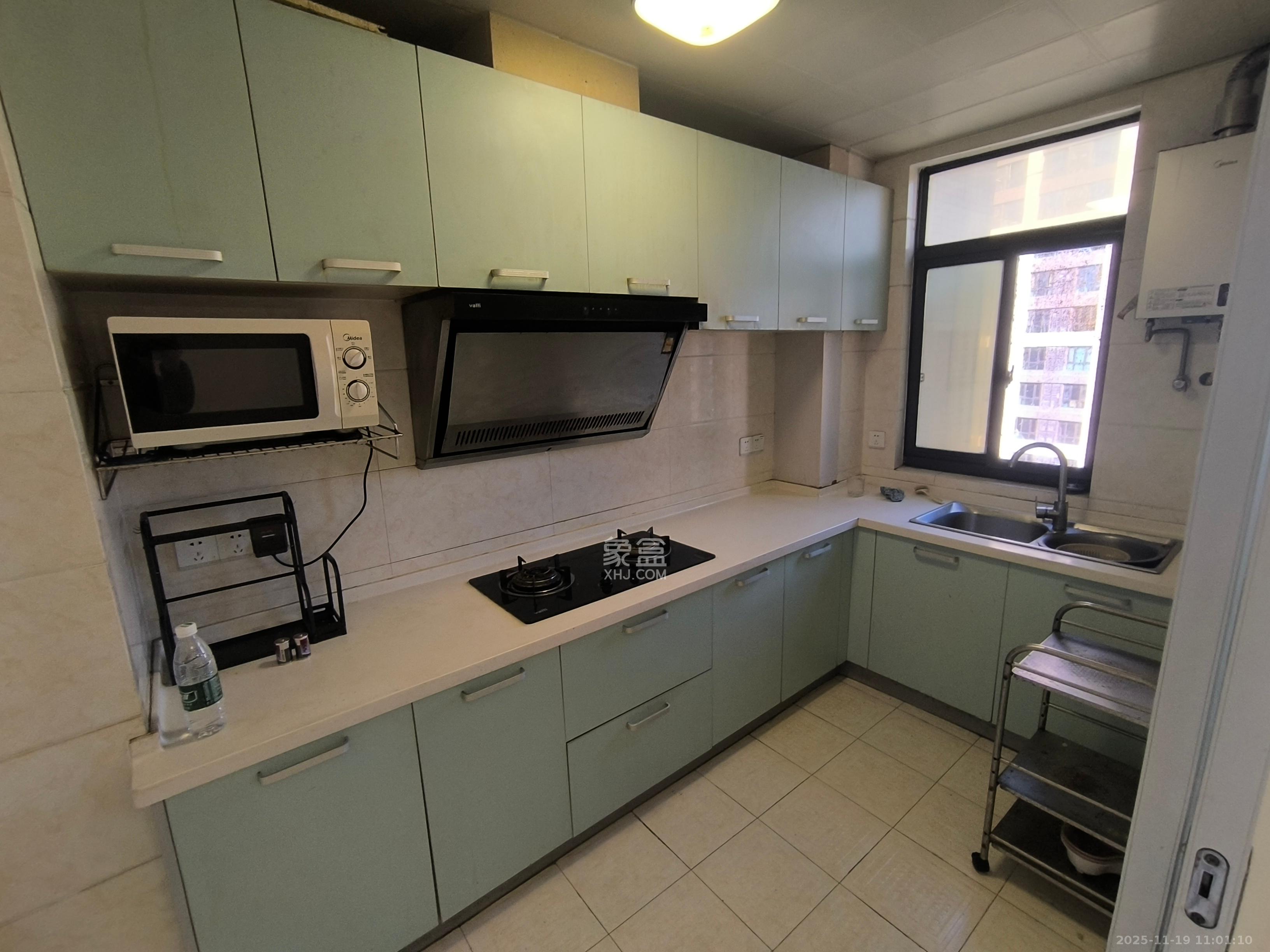 江山如画 3室2厅1卫 2500.0元/月 江山如画 3室2厅1卫 2500.0元/月室内图