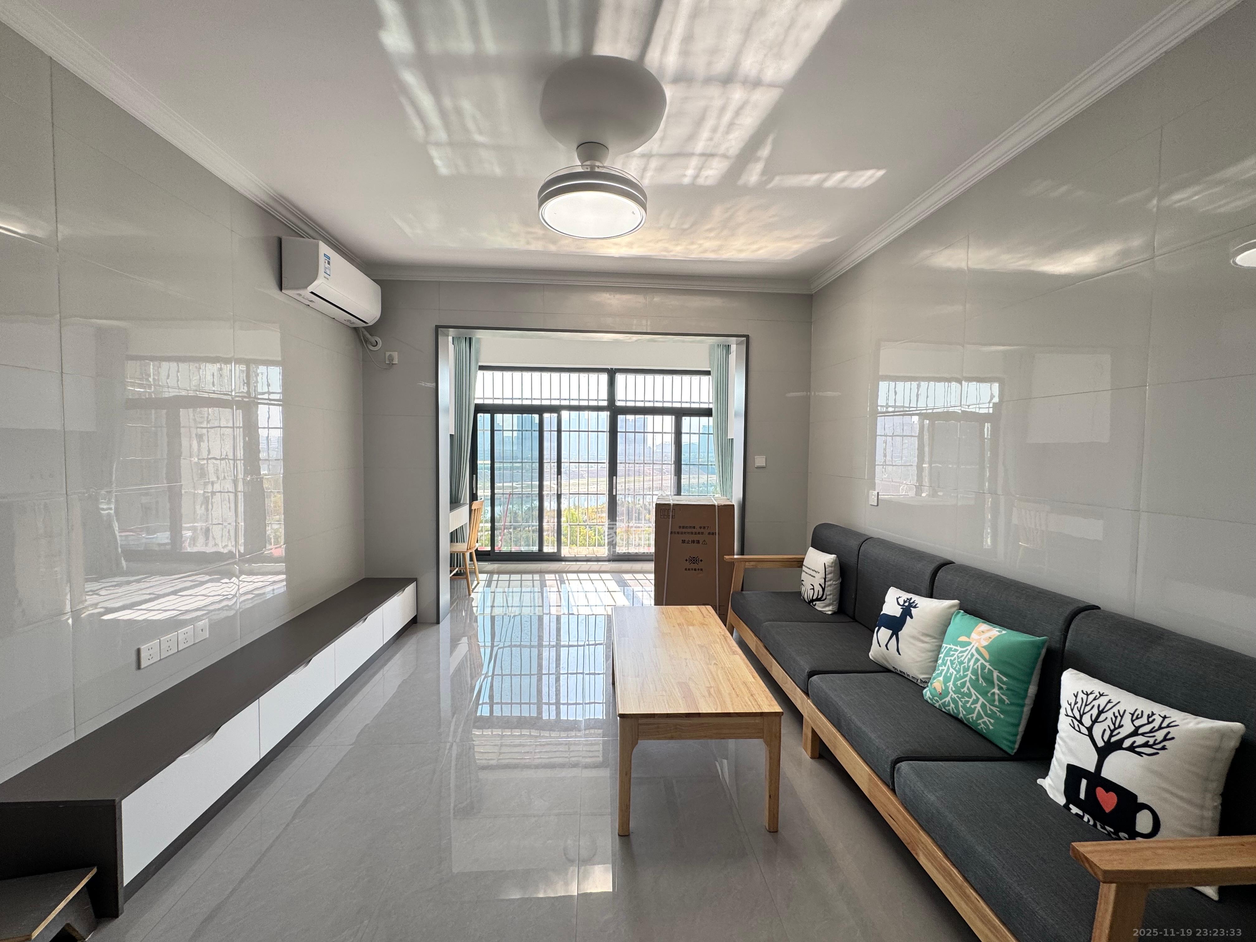 和景家园二期  2室2厅1卫    1800.0元/月室内图