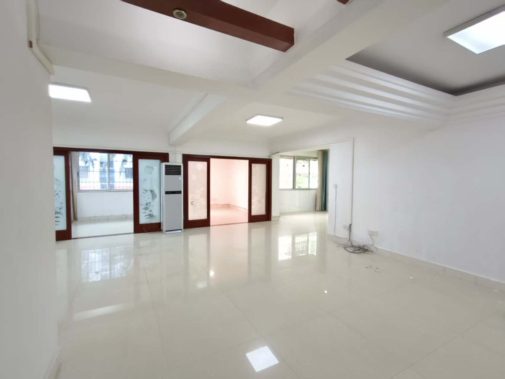 顺发新村  4室2厅1卫    3500.0元/月户型图