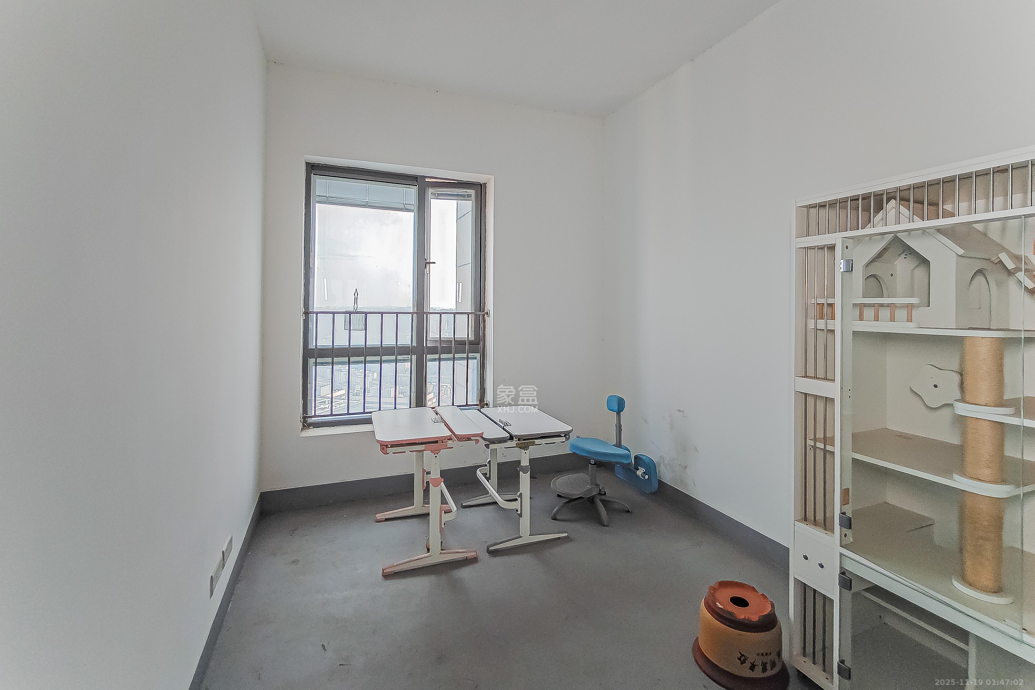 保利国际广场  4室2厅4卫    550.0万卧室