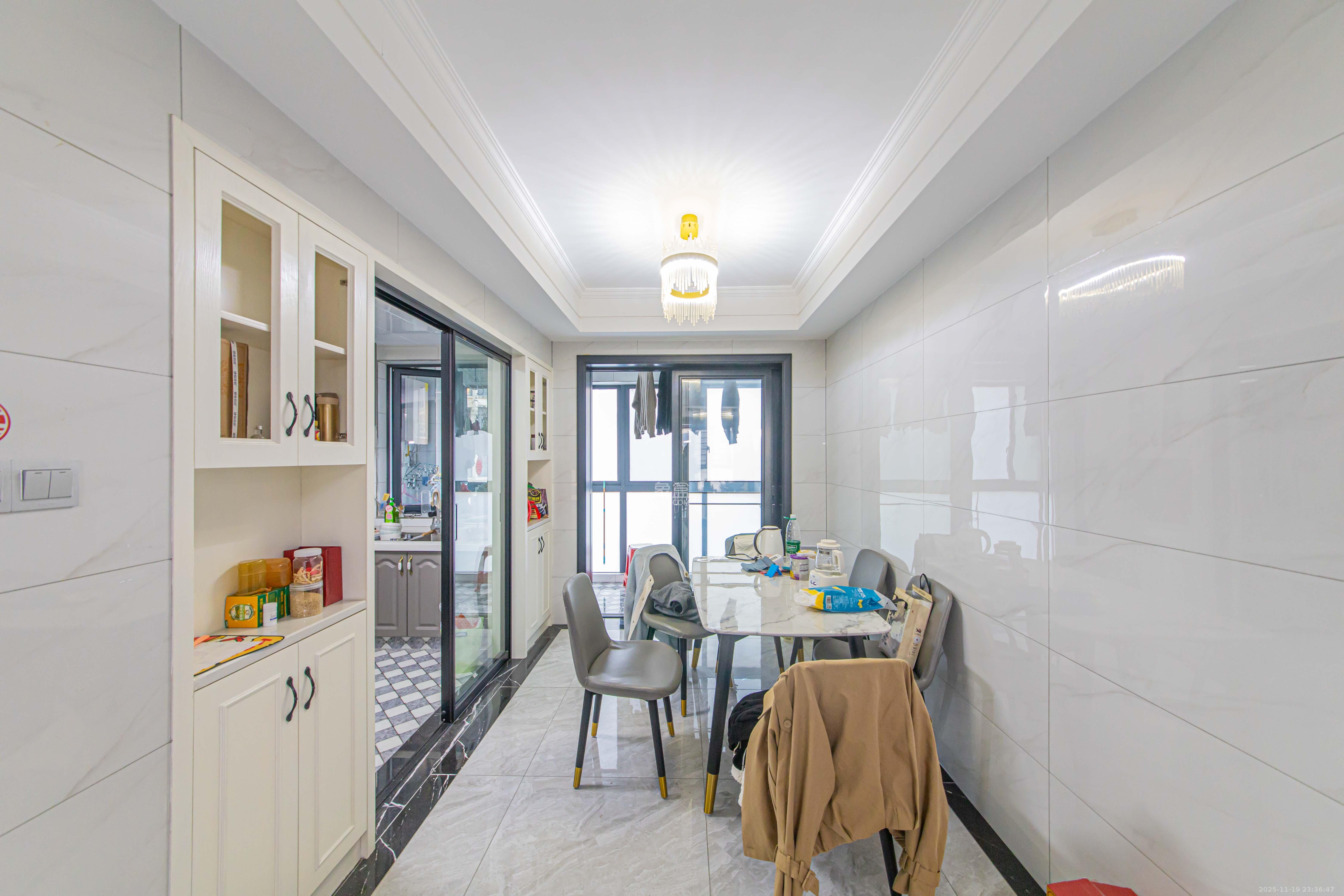 鑫远玲珑  3室2厅2卫    136.0万客厅