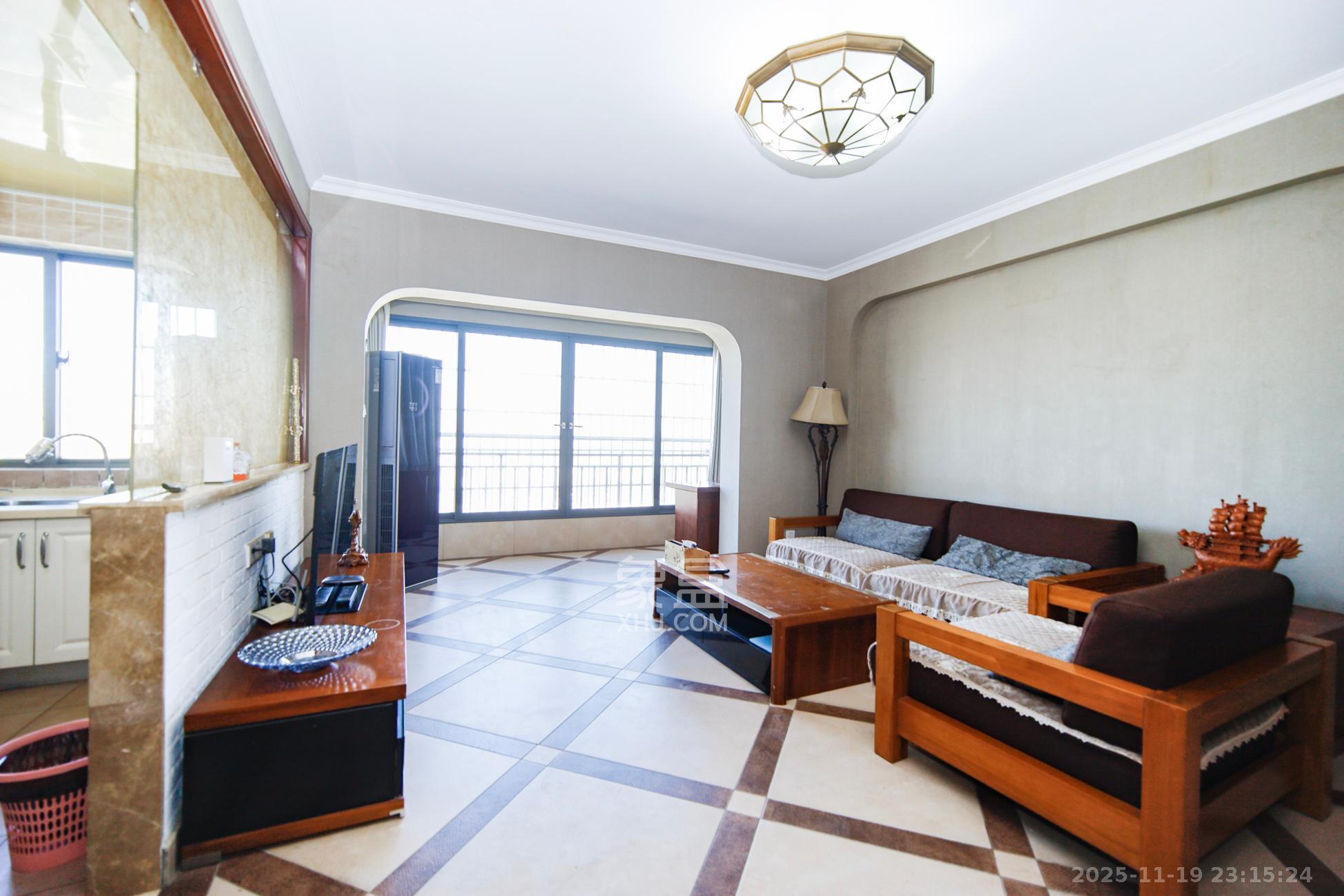 上海城小区  3室2厅2卫    108.0万客厅