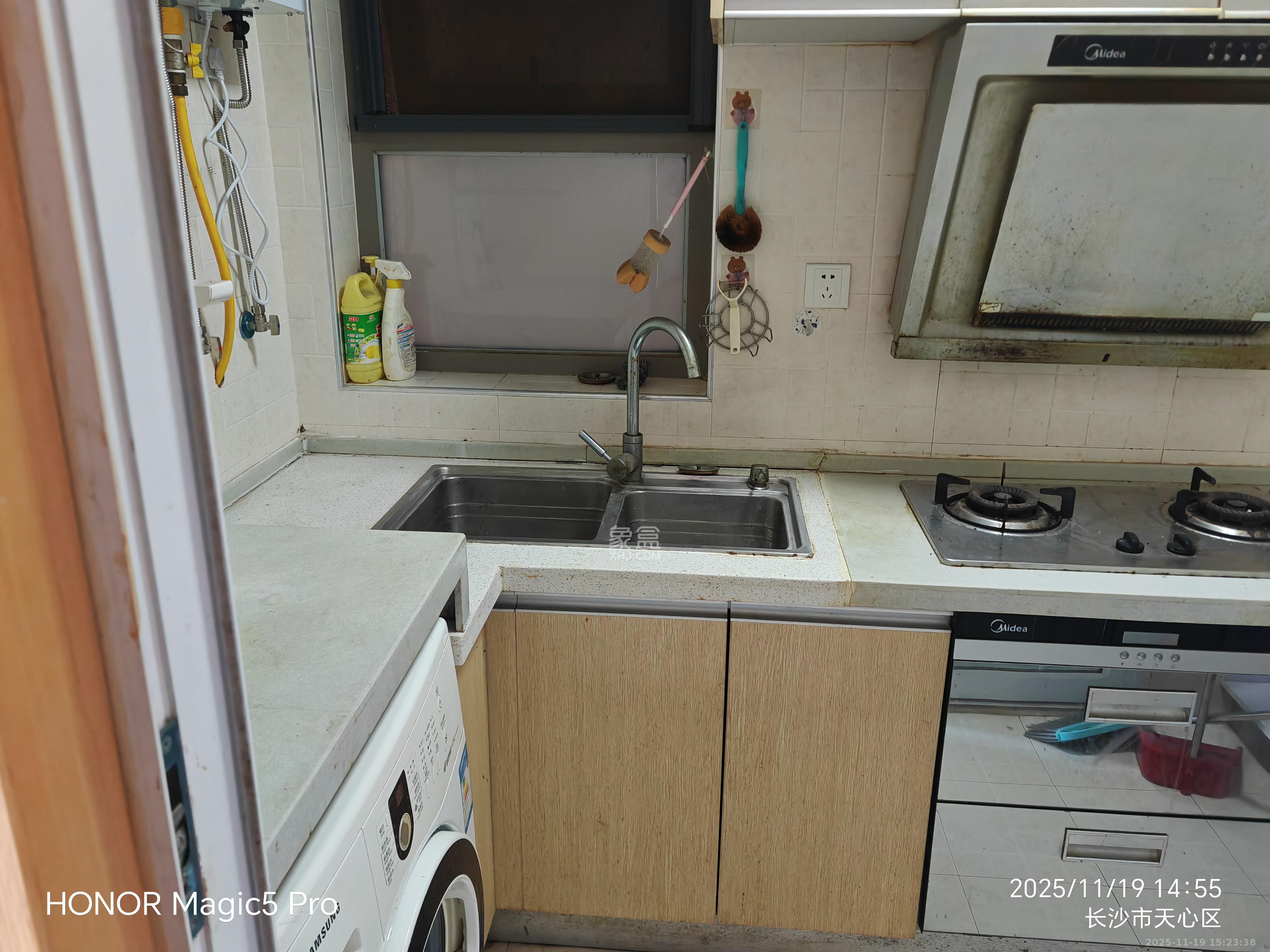 怡海星城  1室1厅1卫    1300.0元/月室内图