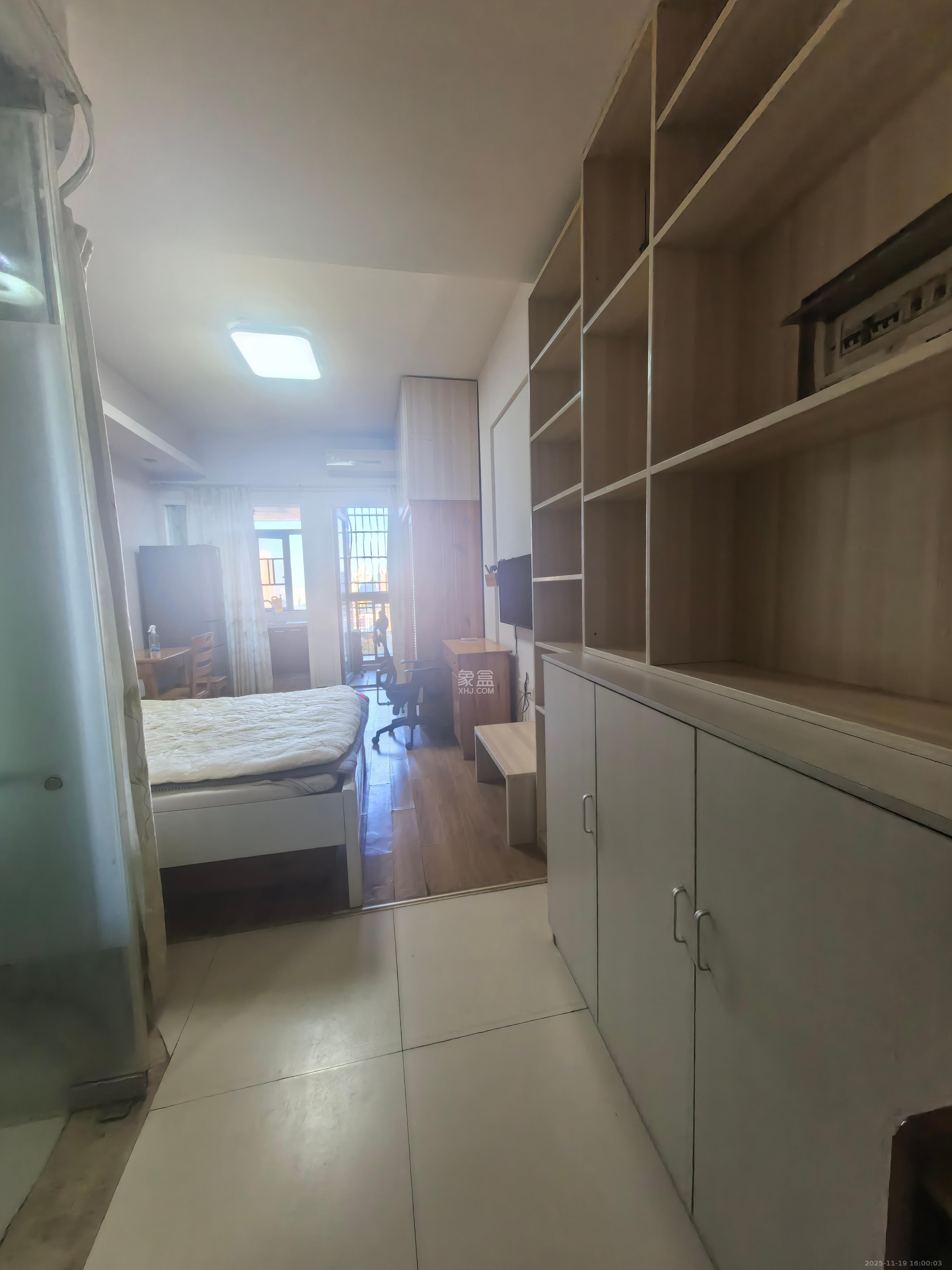 水岸世景  1室0厅0卫    1100.0元/月