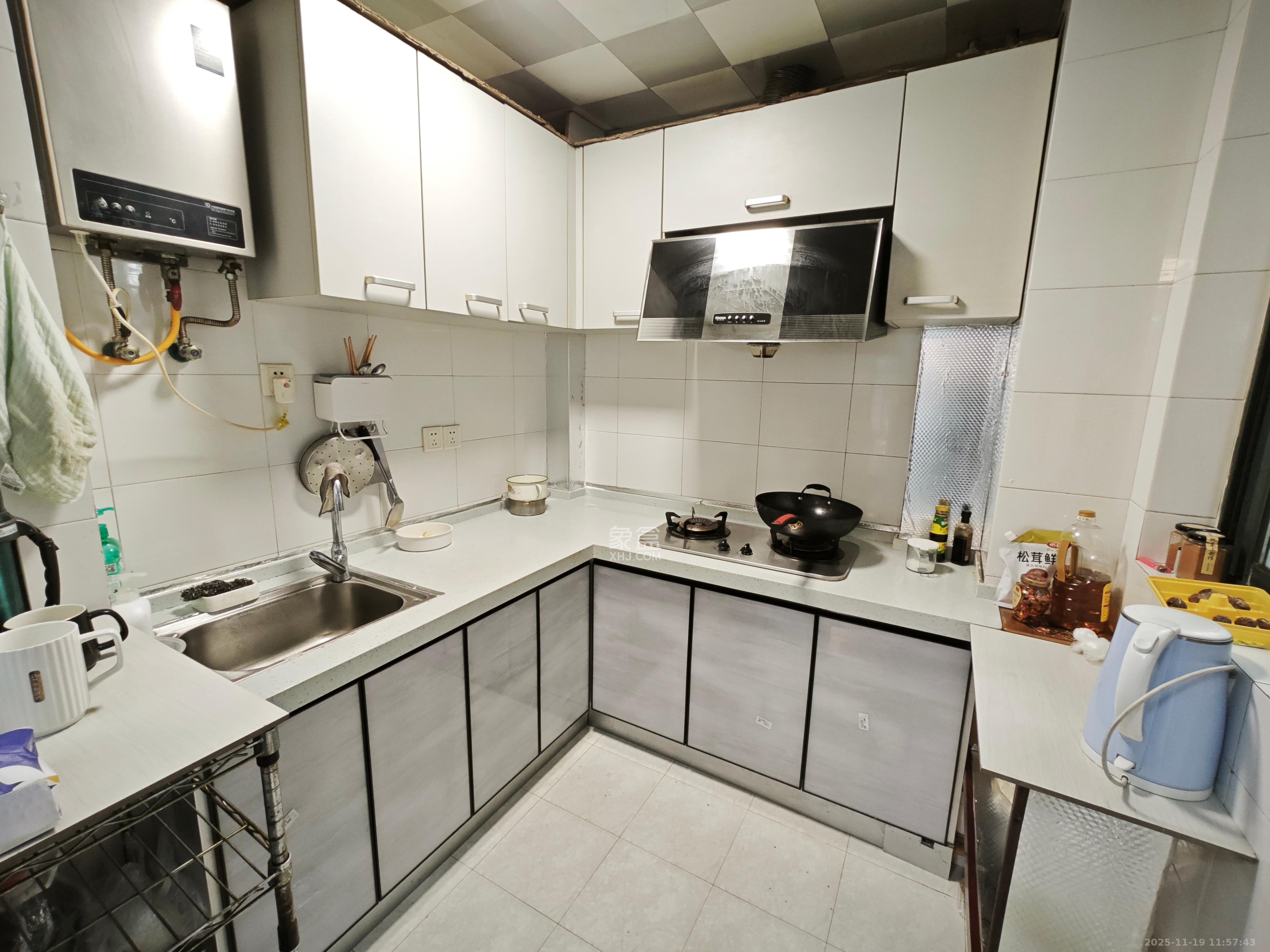 通泰梅岭苑 2室1厅1卫 2500.0元/月 通泰梅岭苑 2室1厅1卫 2500.0元/月室内图