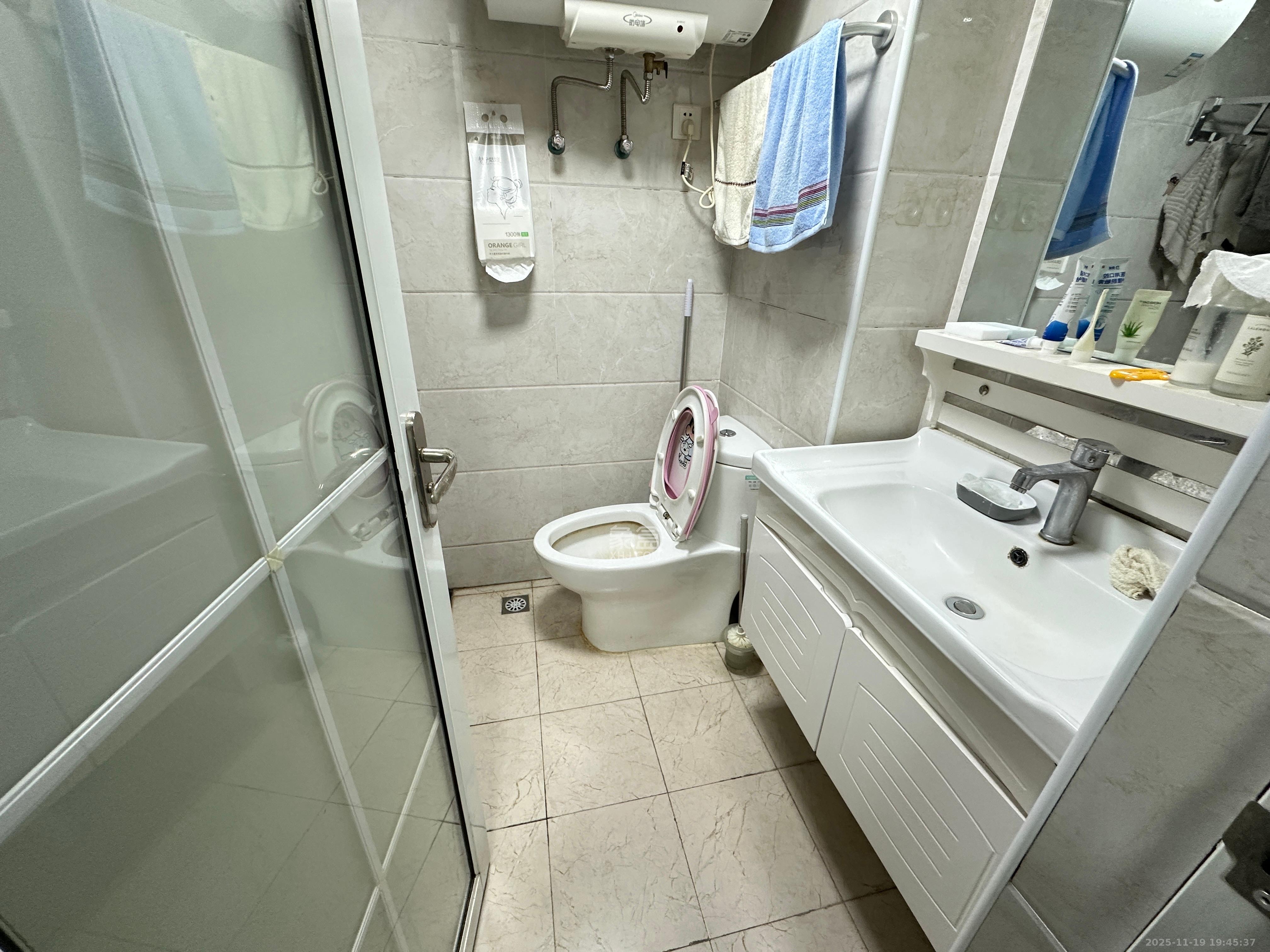 保利国际广场 1室1厅1卫 2000.0元/月 保利国际广场 1室1厅1卫 2000.0元/月室内图