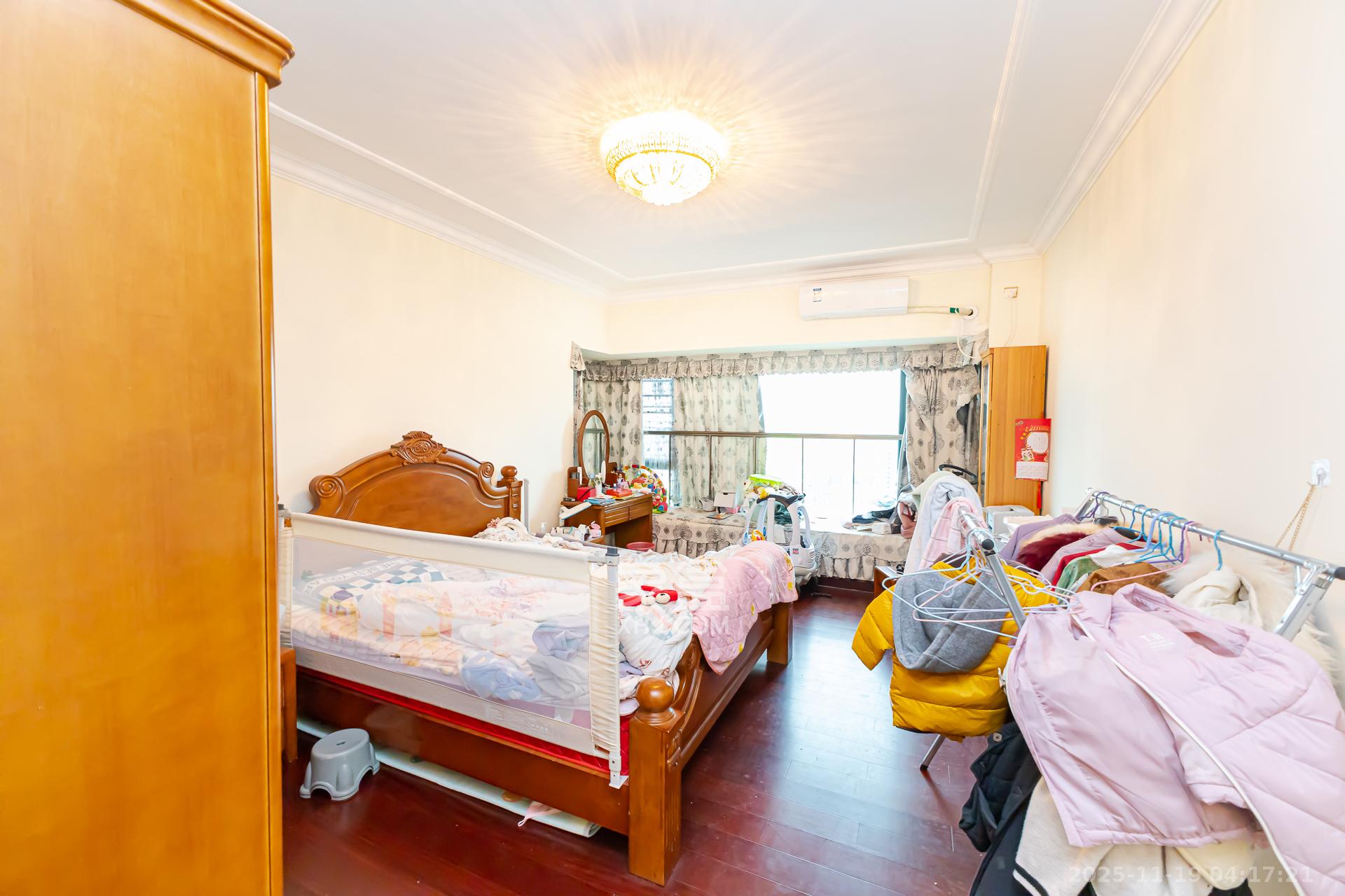 恒大名都 4室2厅2卫 100.0万 恒大名都 4室2厅2卫 100.0万卧室