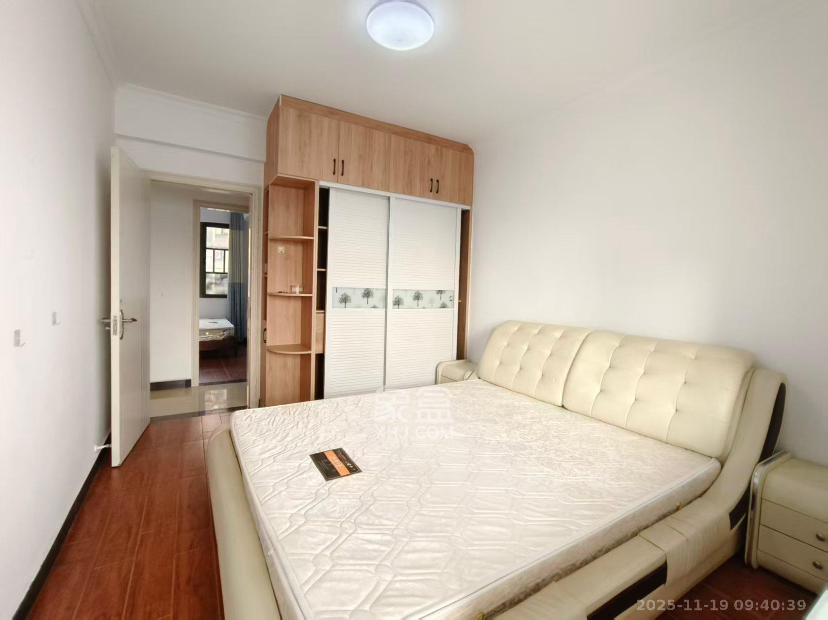 荣盛花语馨苑  3室2厅1卫    2500.0元/月室内图