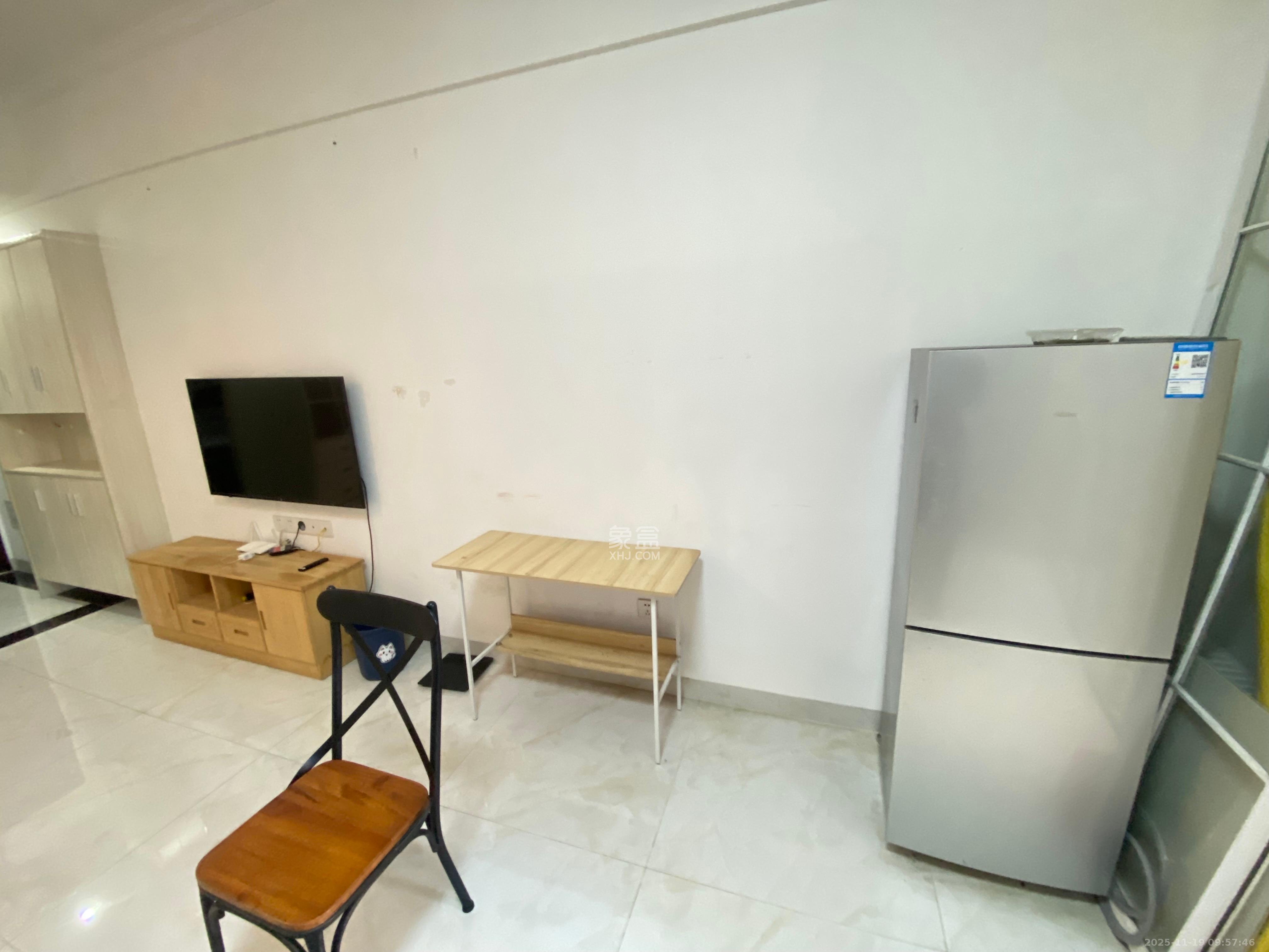 江南华府  1室1厅1卫    1800.0元/月室内图