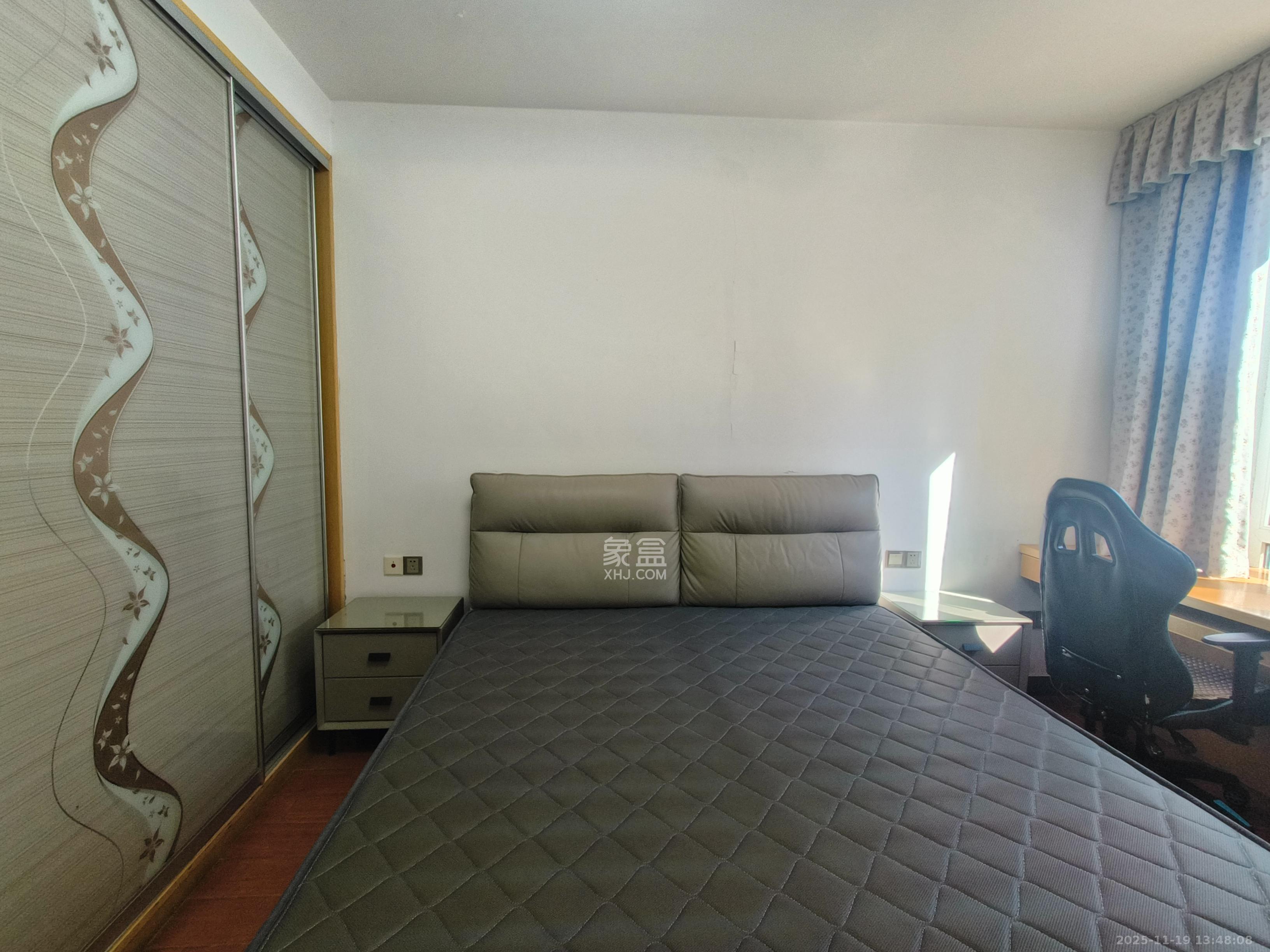 万国城（当代满庭春MOMA）二期  2室2厅1卫    2000.0元/月