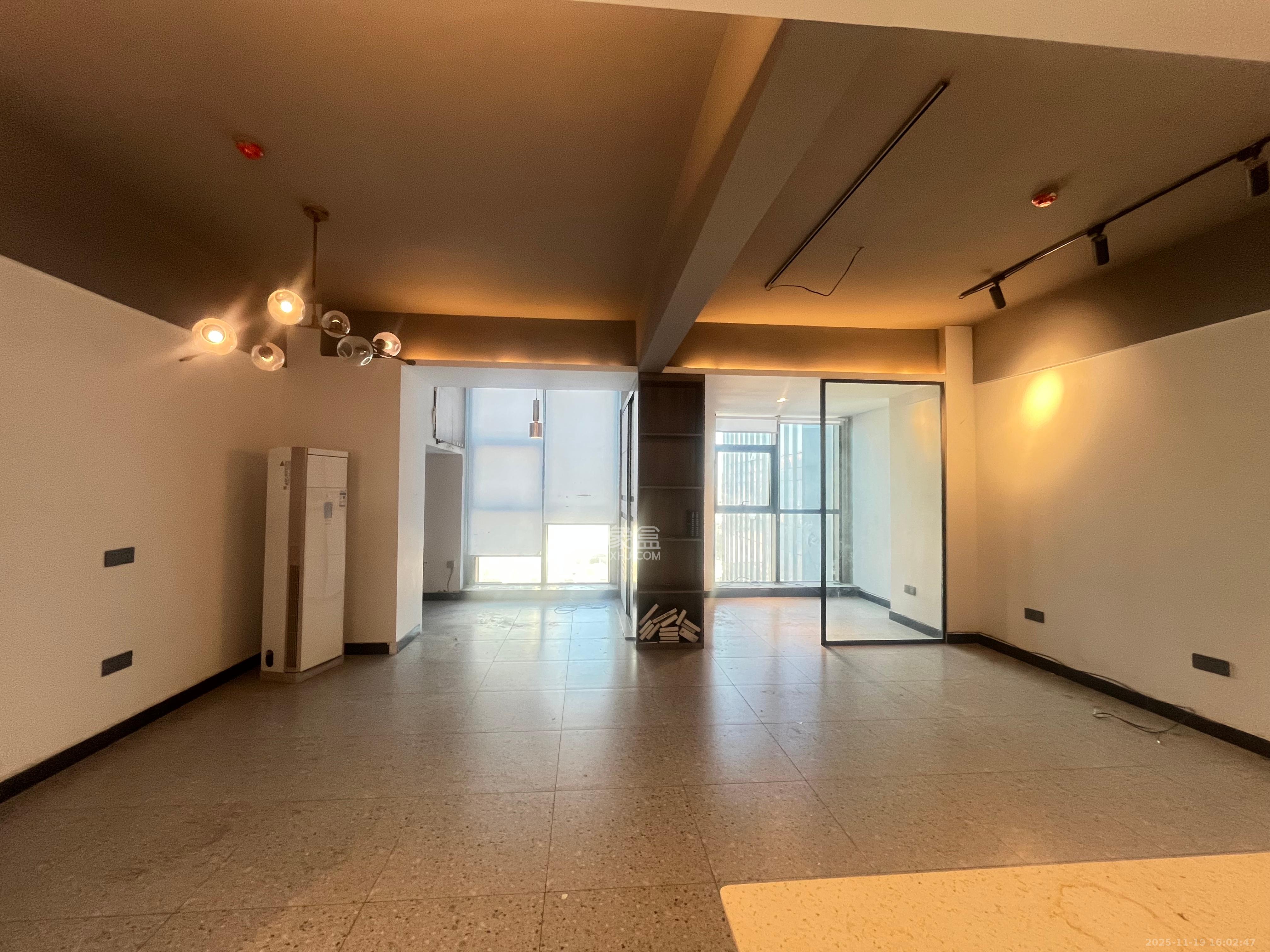 东盈商业广场(华泉城市广场) 1室1厅1卫 2800.0元/月 东盈商业广场(华泉城市广场) 1室1厅1卫 2800.0元/月室内图