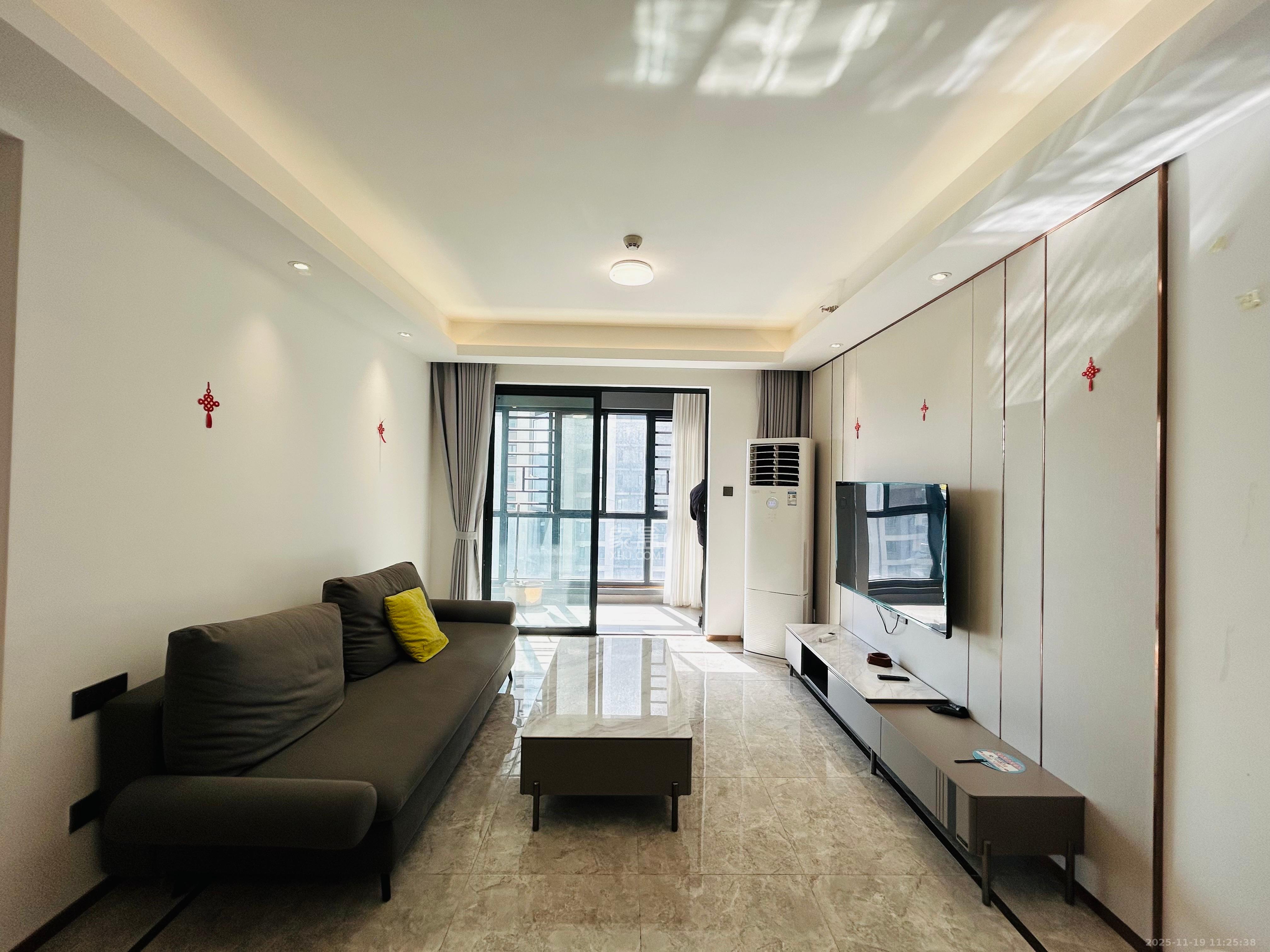 梅溪悦章  3室2厅2卫    3300.0元/月