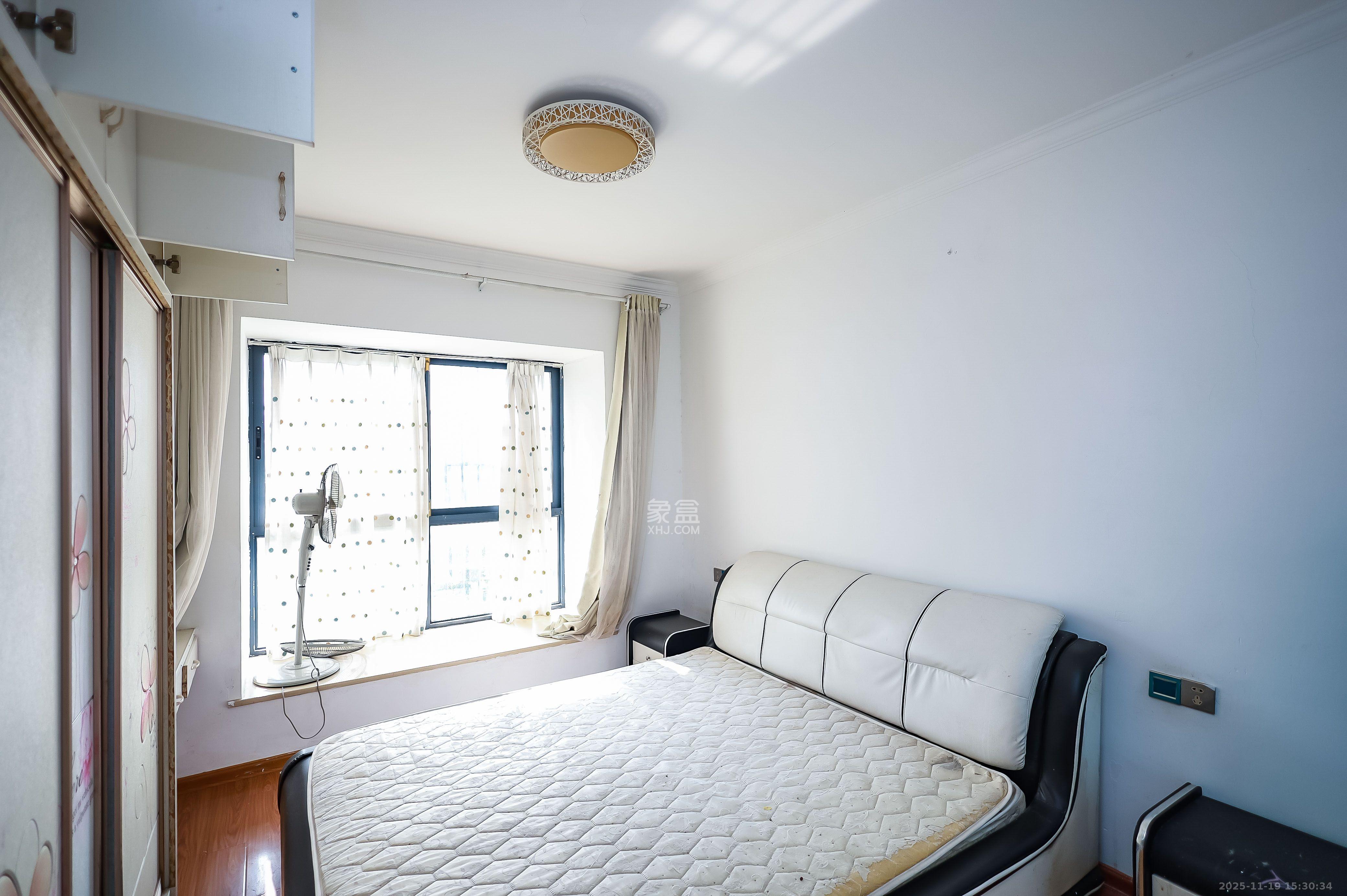 天麓尚层 3室3厅2卫 2400.0元/月 天麓尚层 3室3厅2卫 2400.0元/月室内图